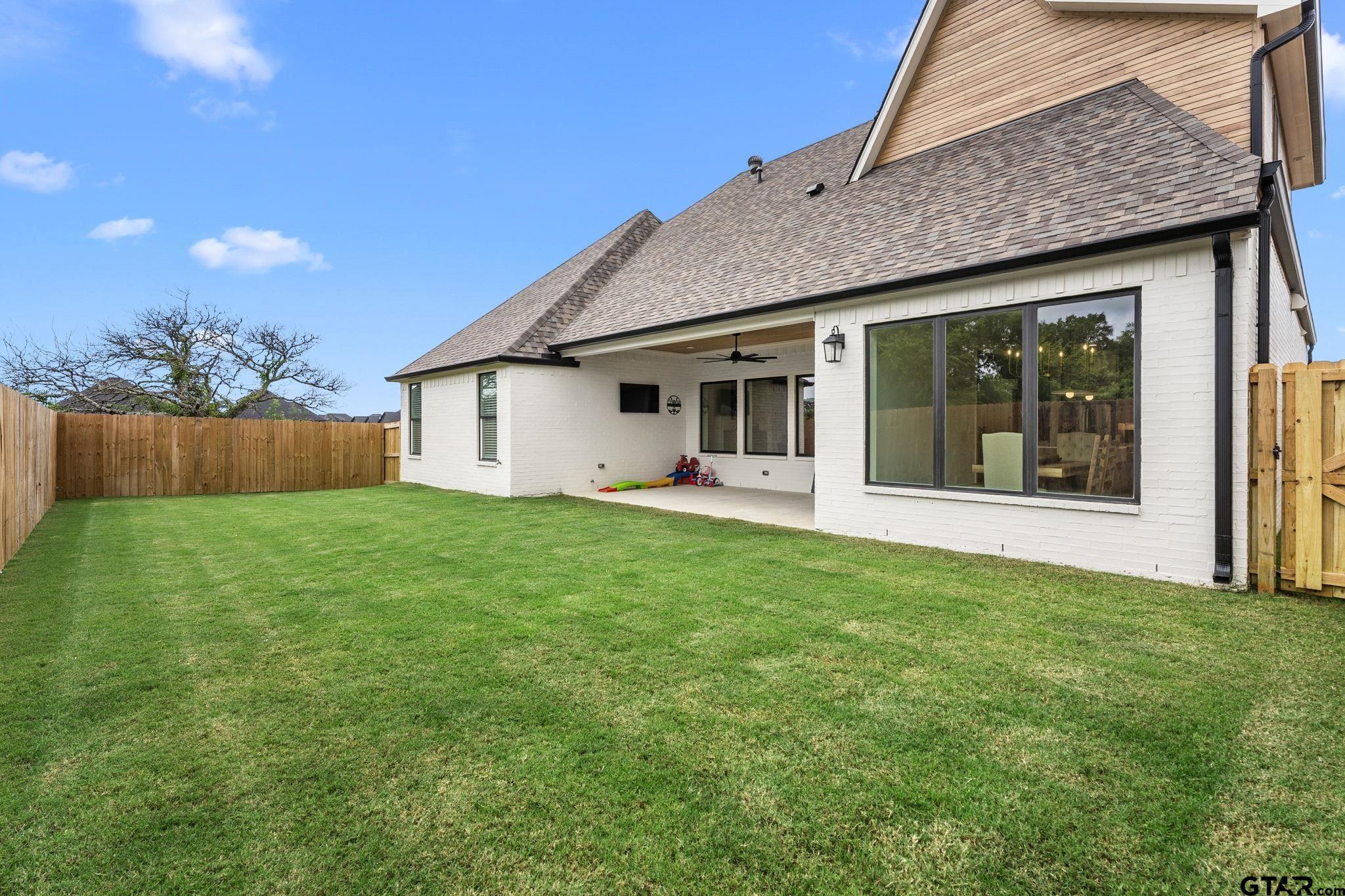 3143 Club Dr
