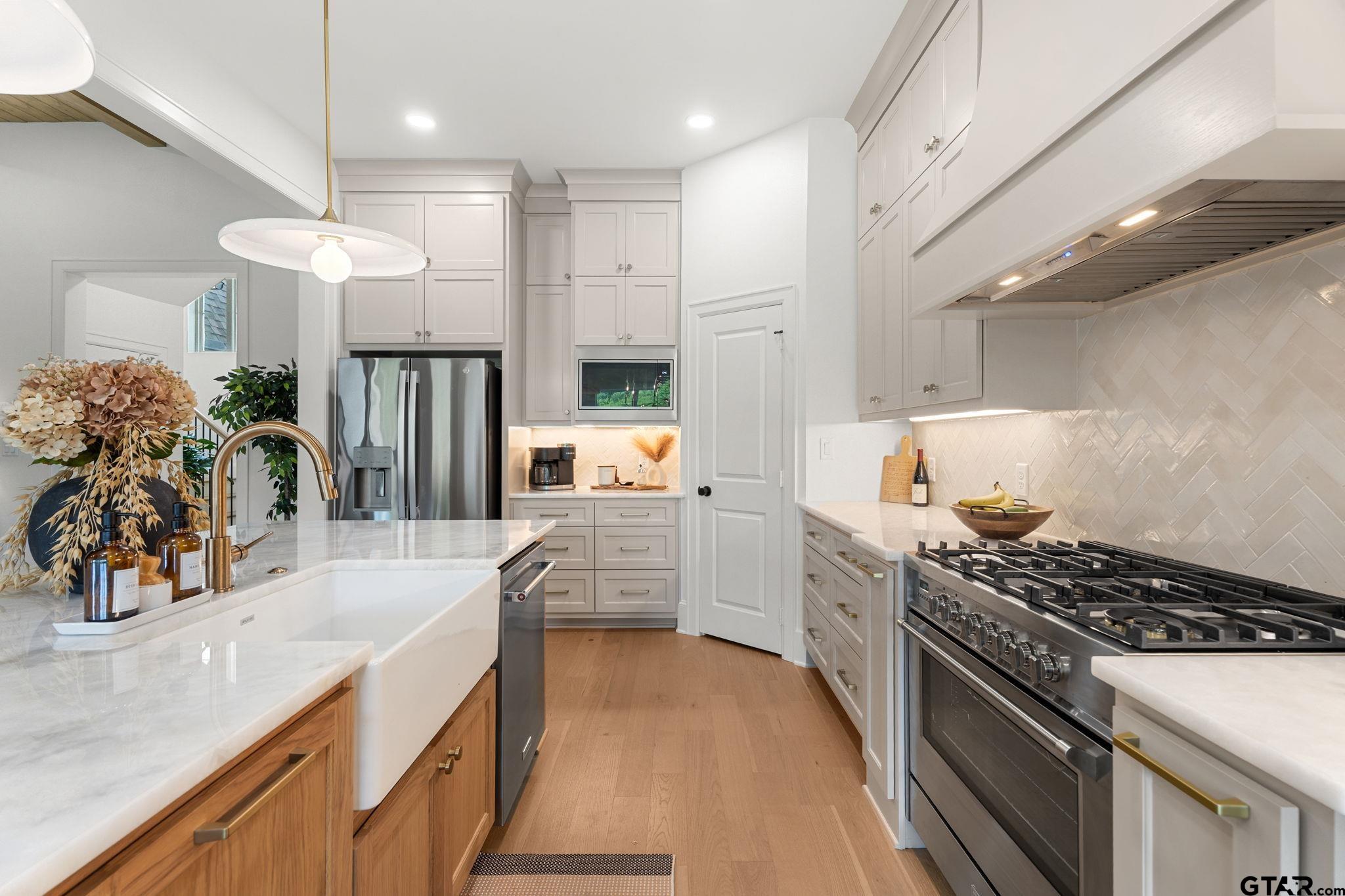 3143 Club Dr