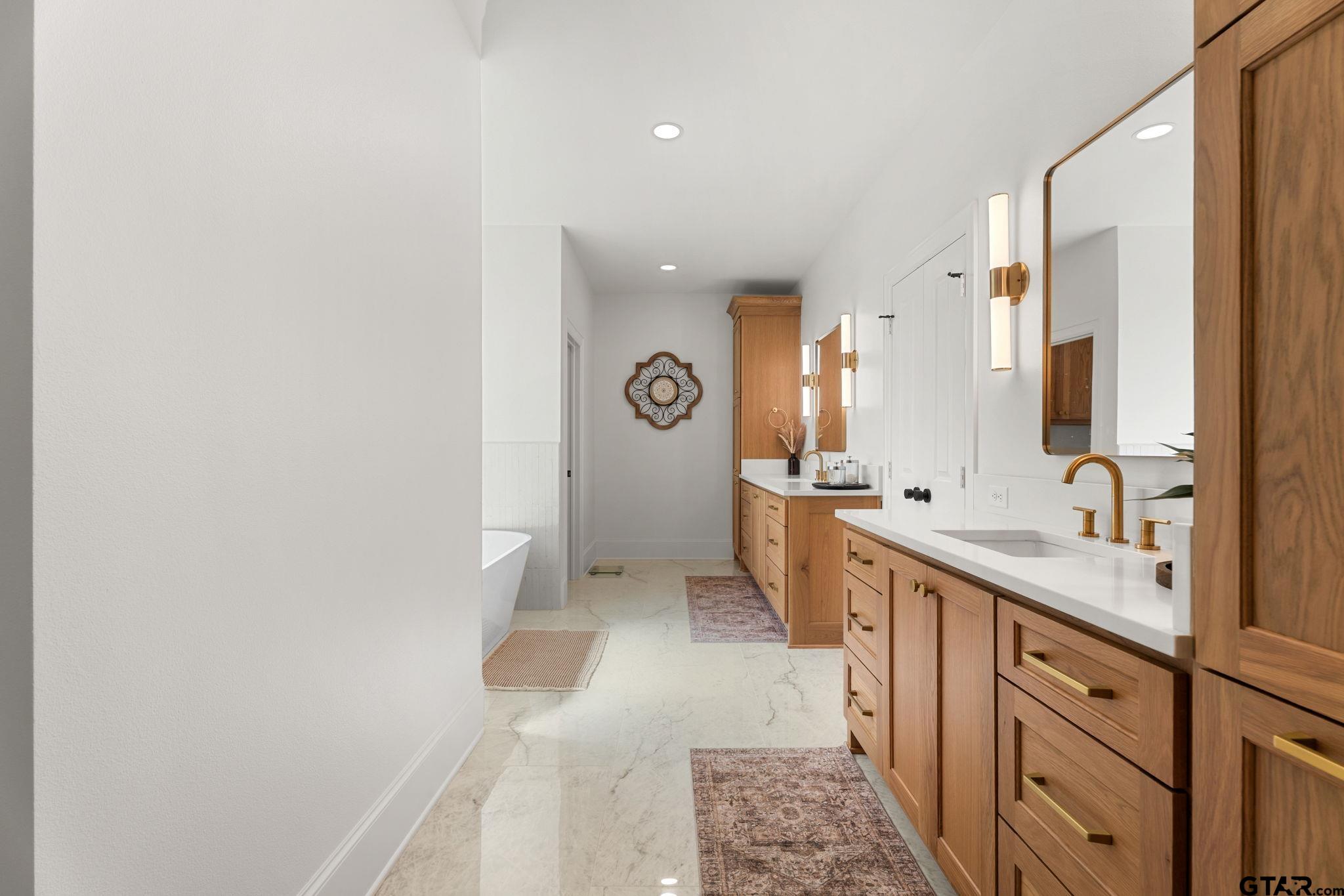3143 Club Dr