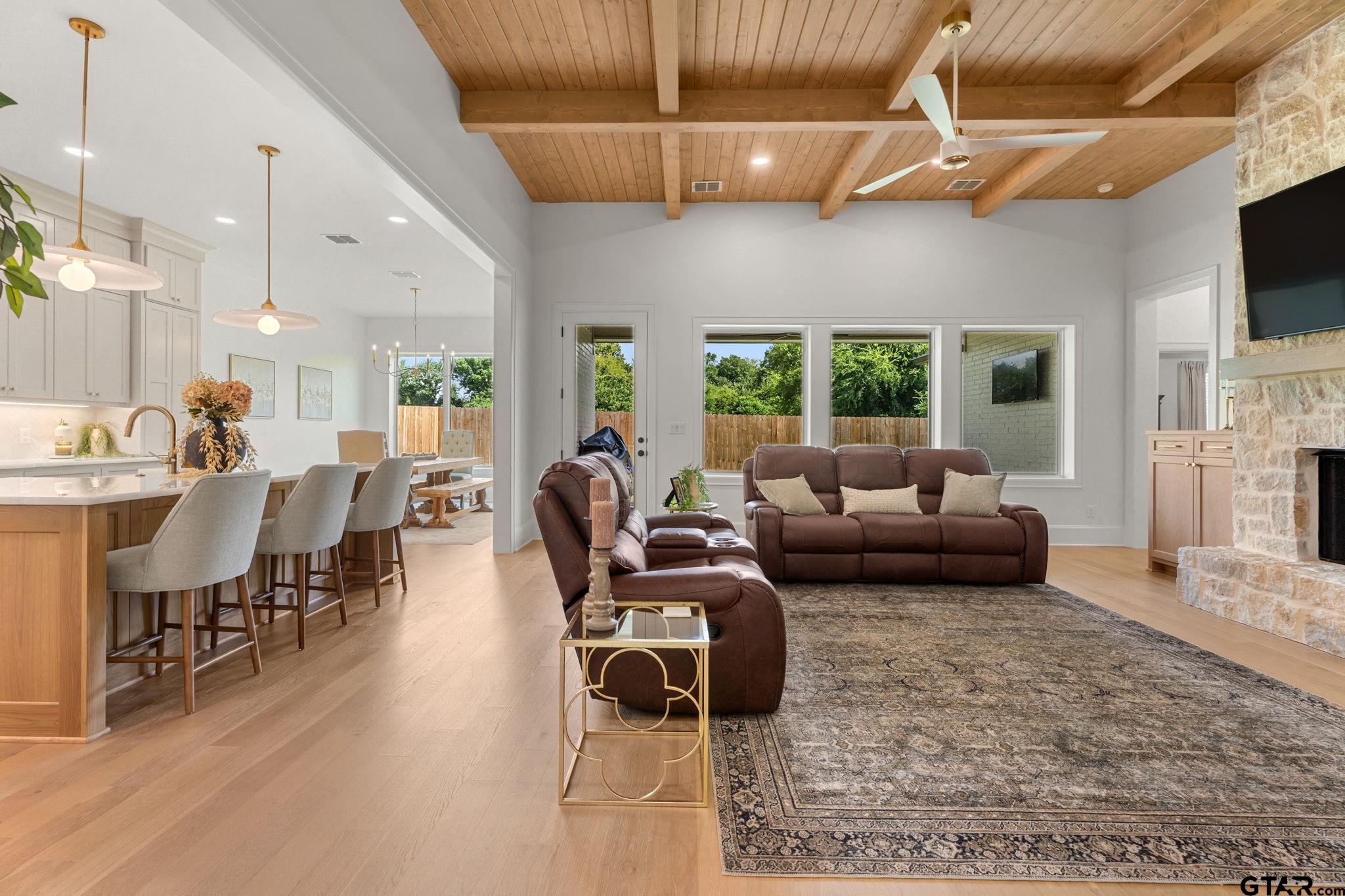 3143 Club Dr