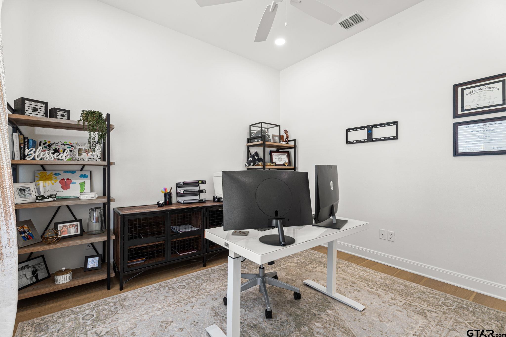3143 Club Dr