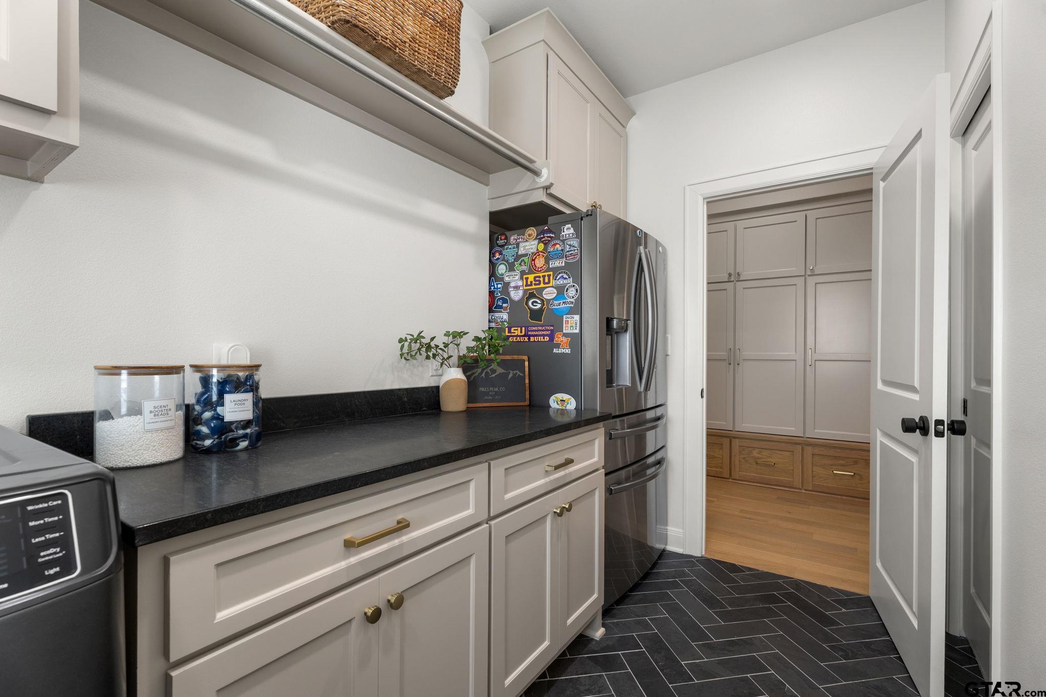 3143 Club Dr