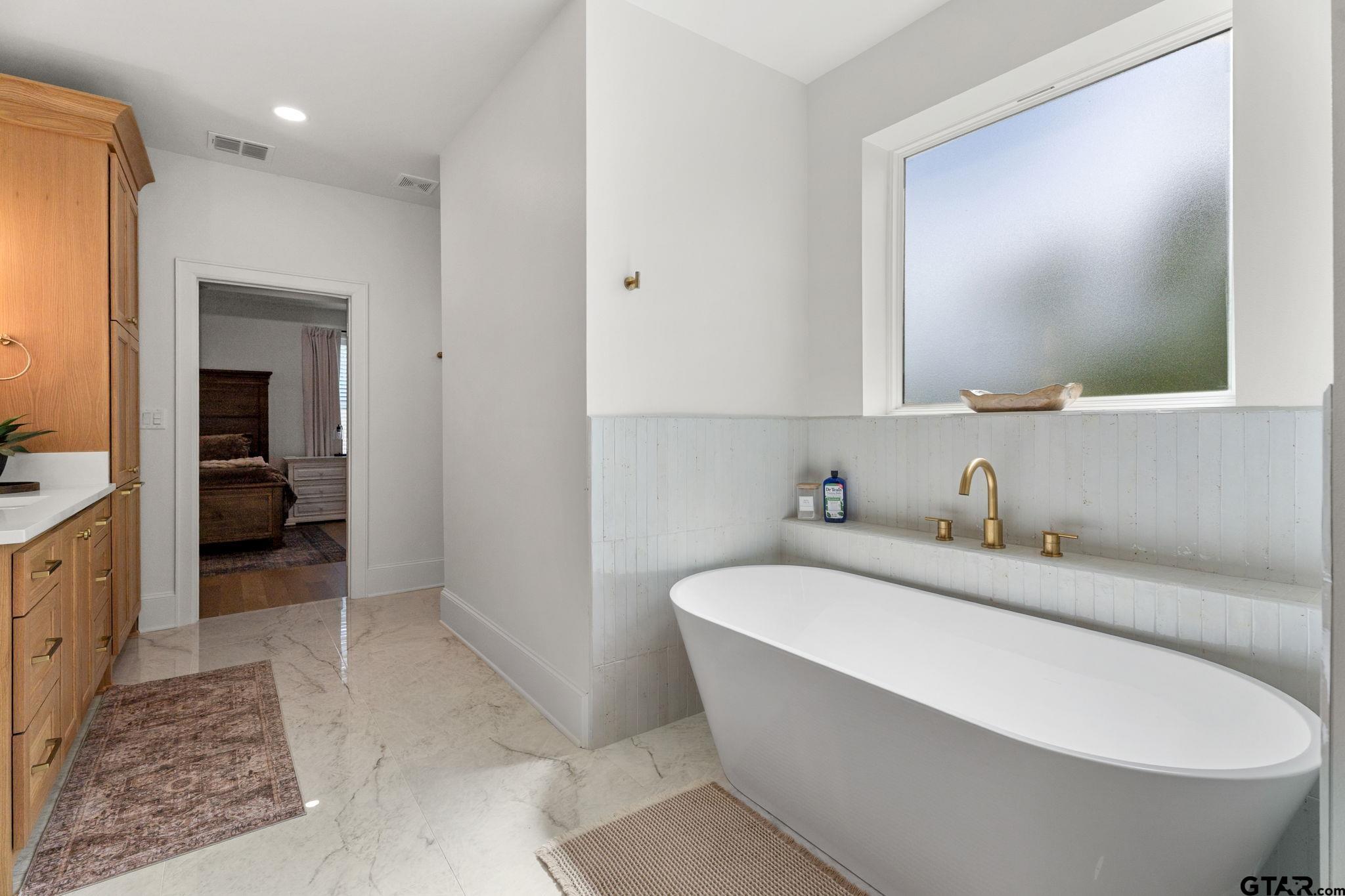 3143 Club Dr