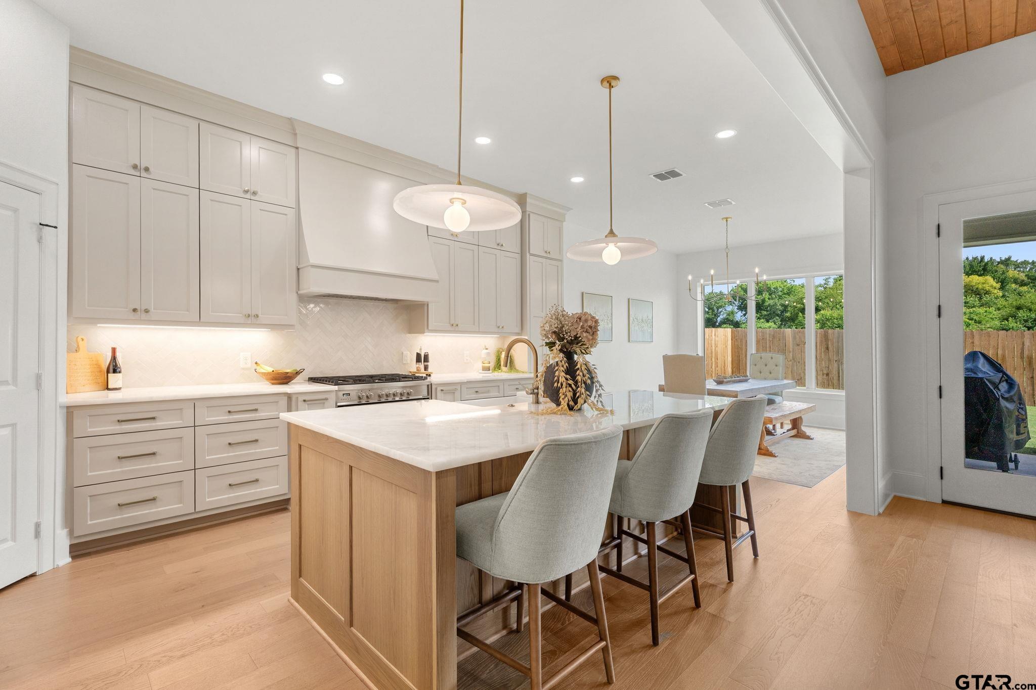 3143 Club Dr