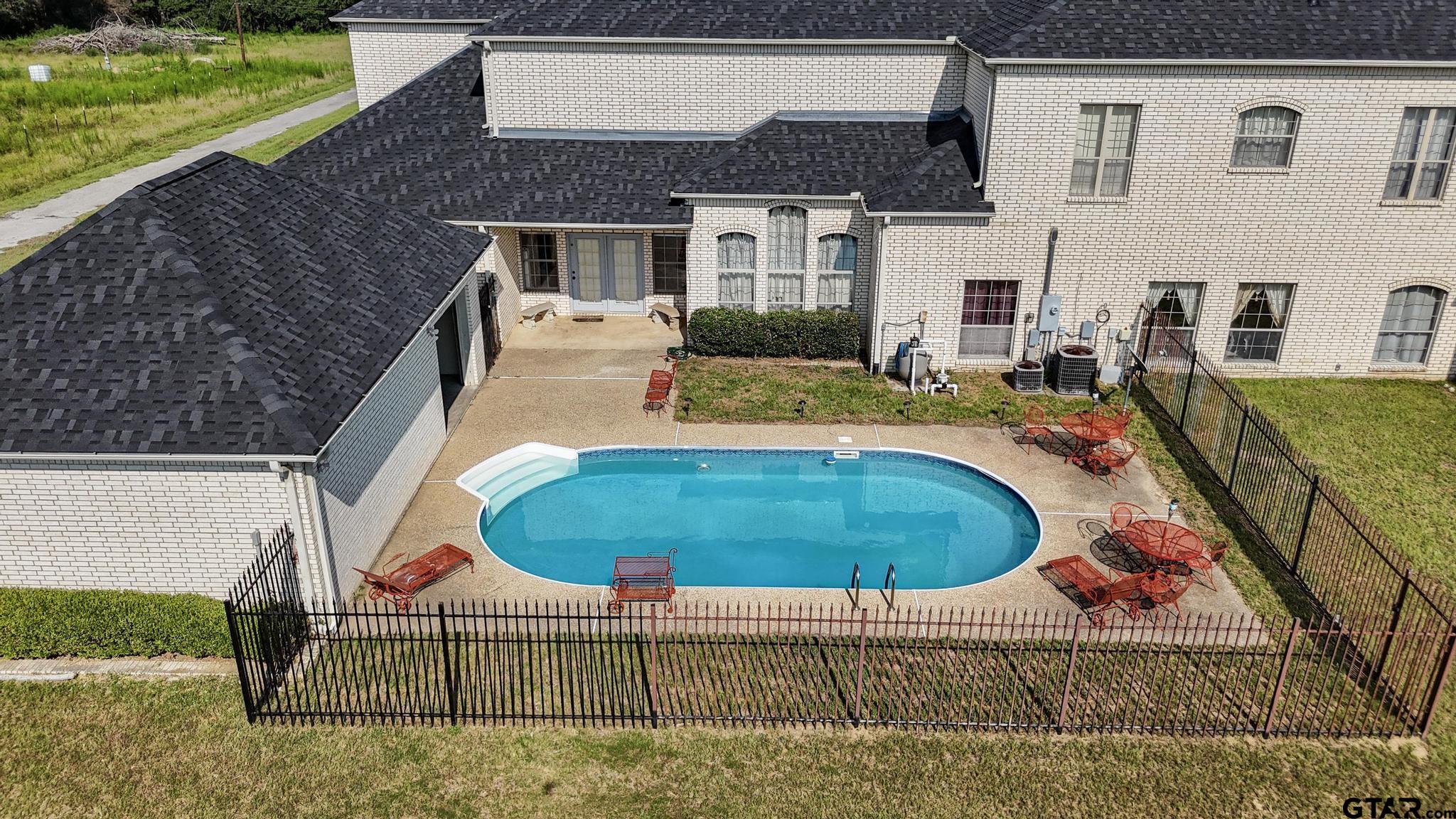 18186 County Road 2195