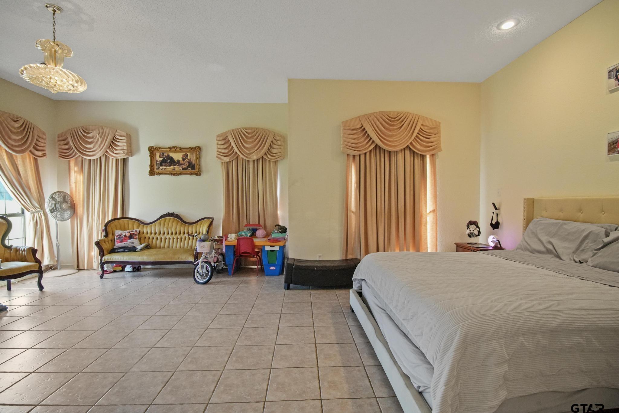 18186 County Road 2195