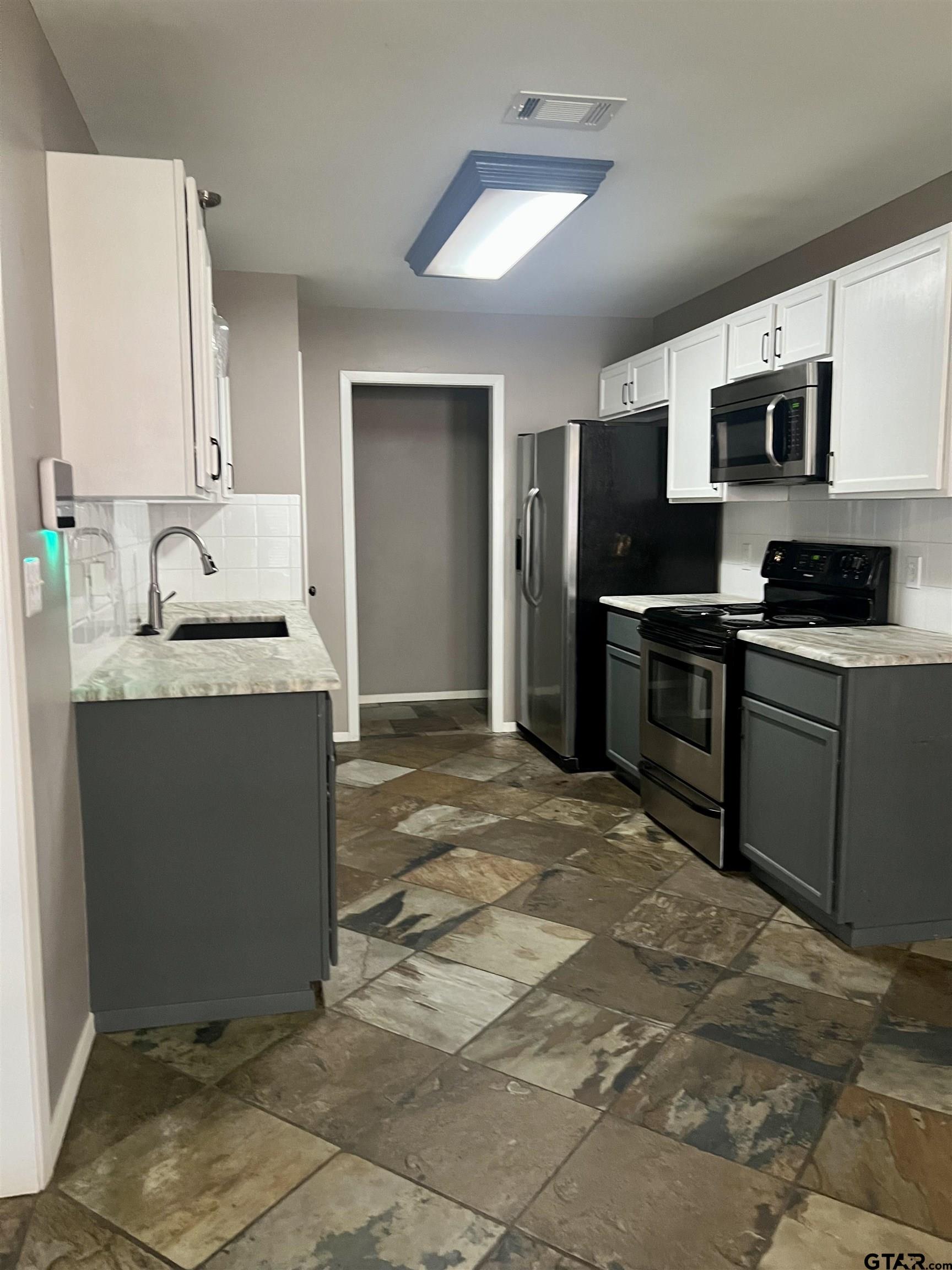 1124 Woodlands Park Dr.