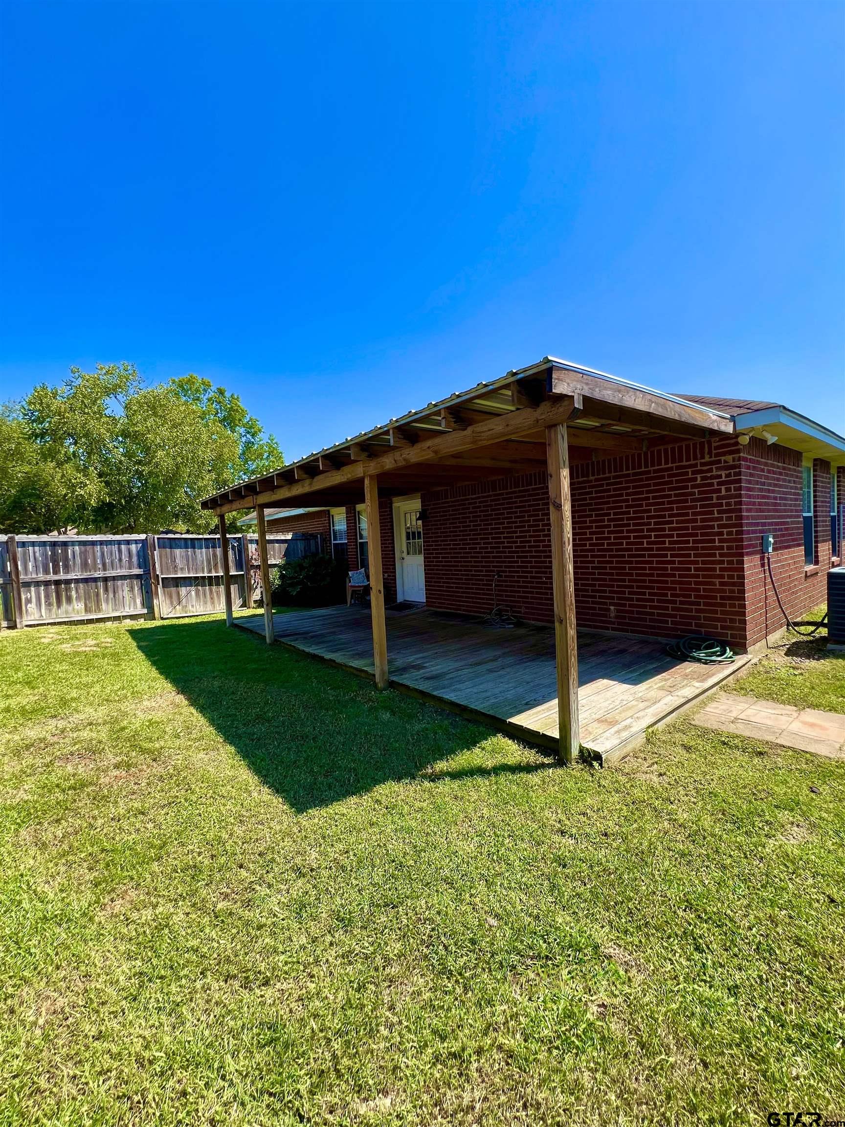 1124 Woodlands Park Dr.