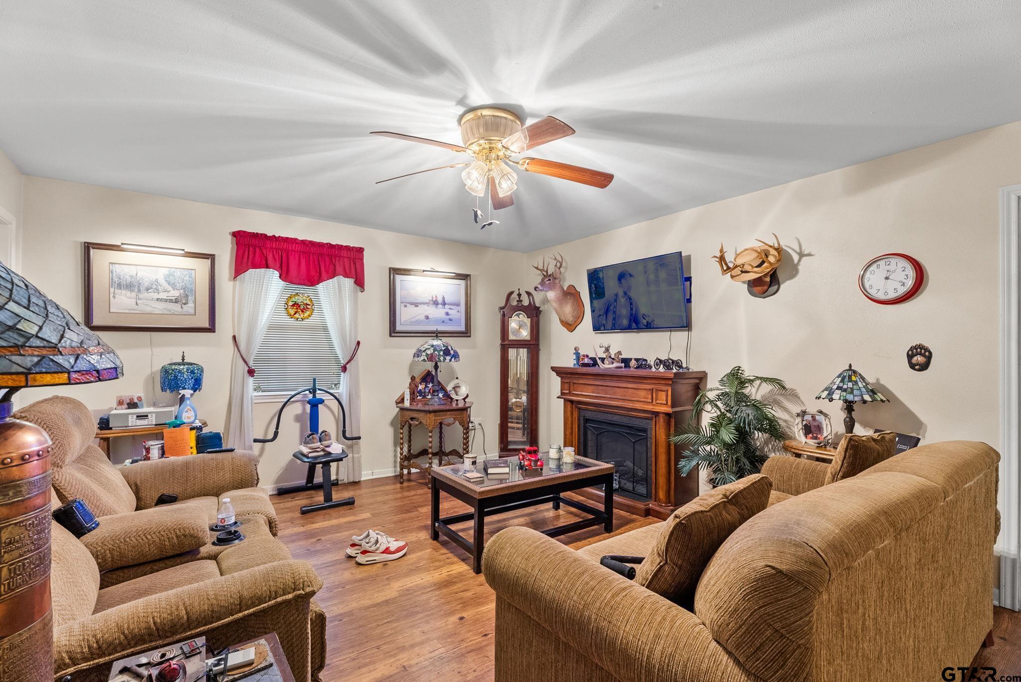 203 Pecan St