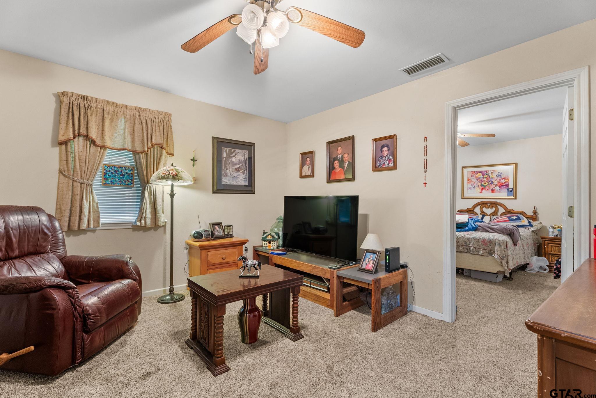 203 Pecan St