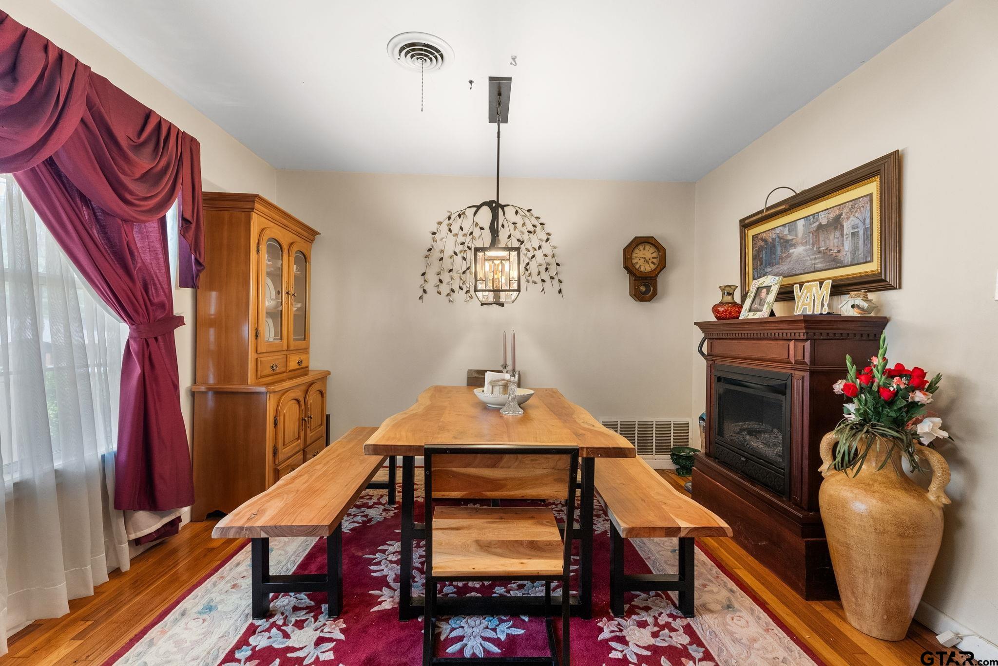 203 Pecan St