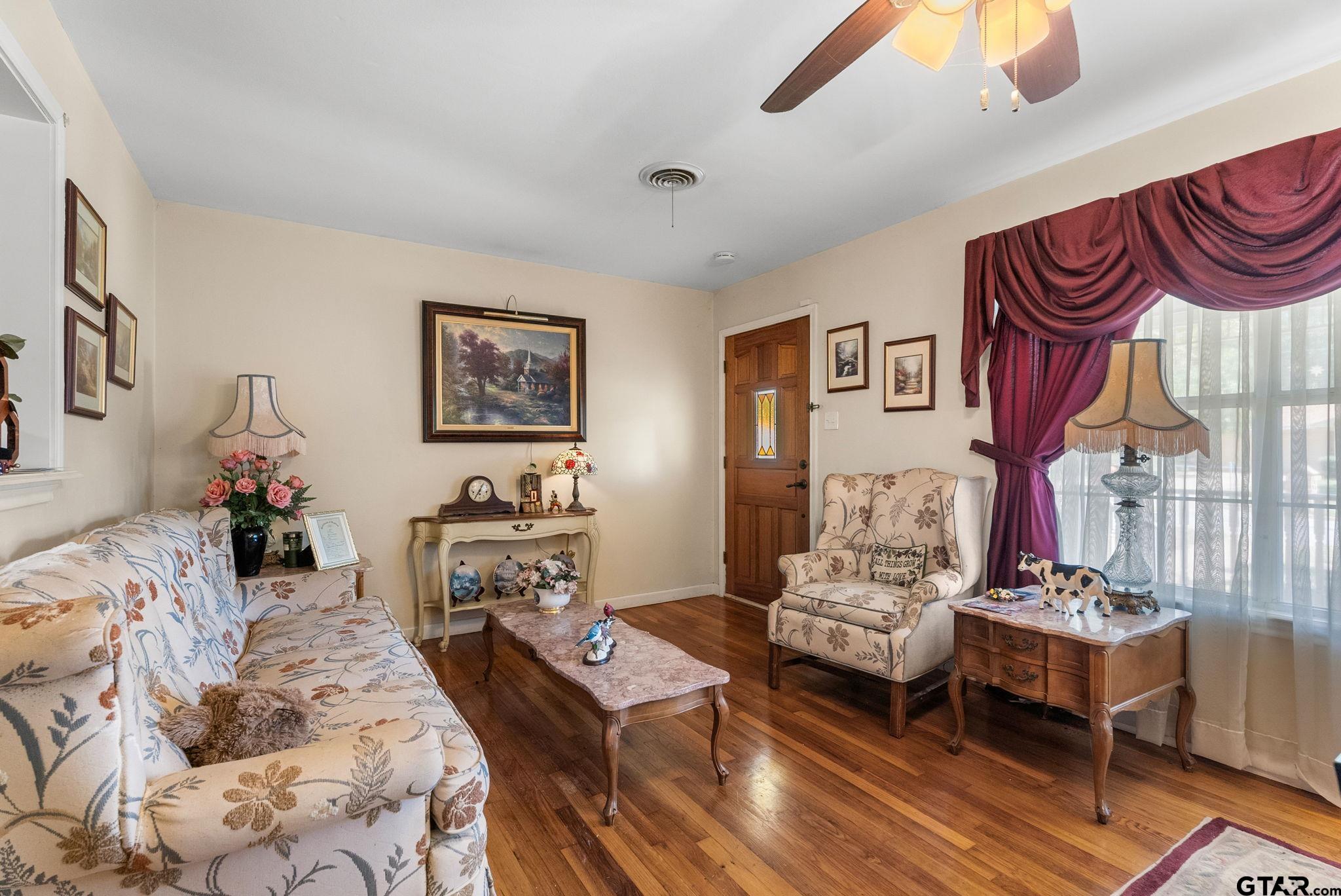203 Pecan St