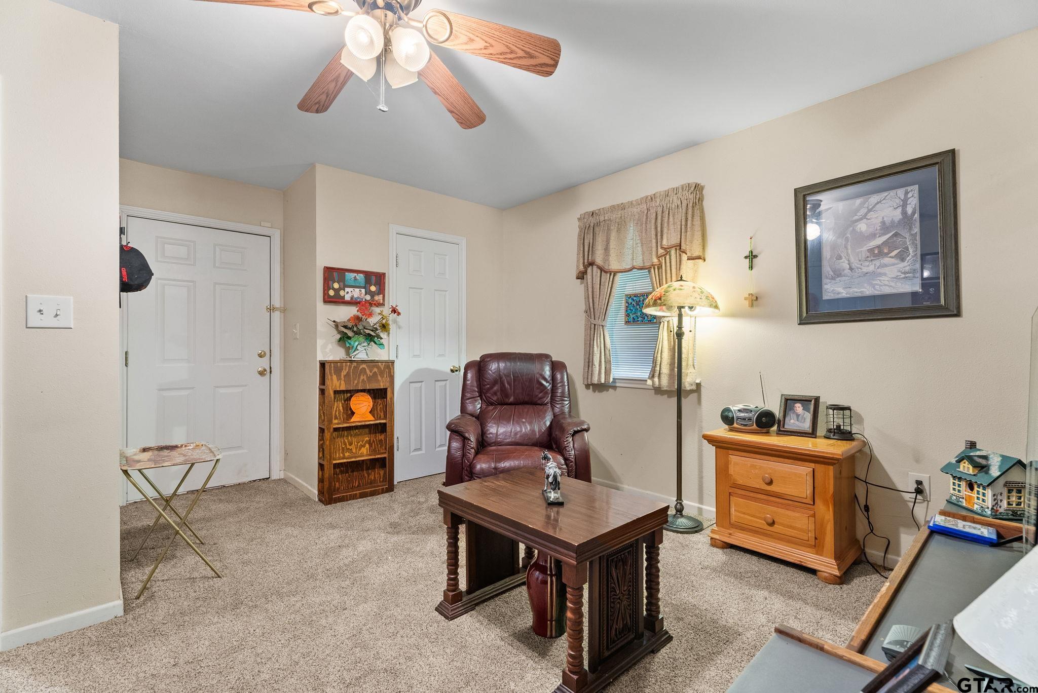 203 Pecan St