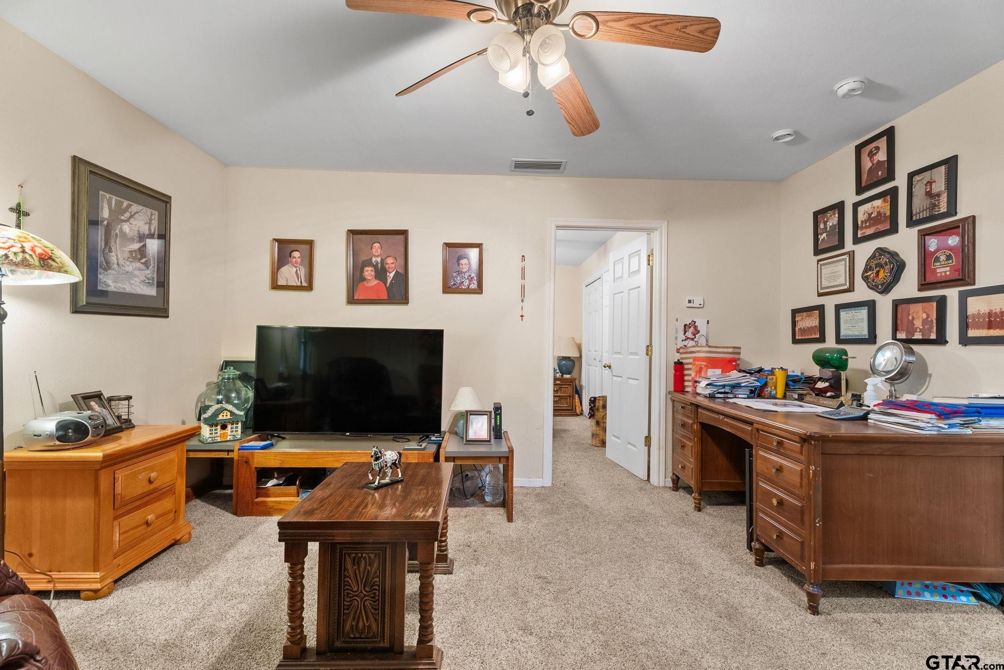 203 Pecan St