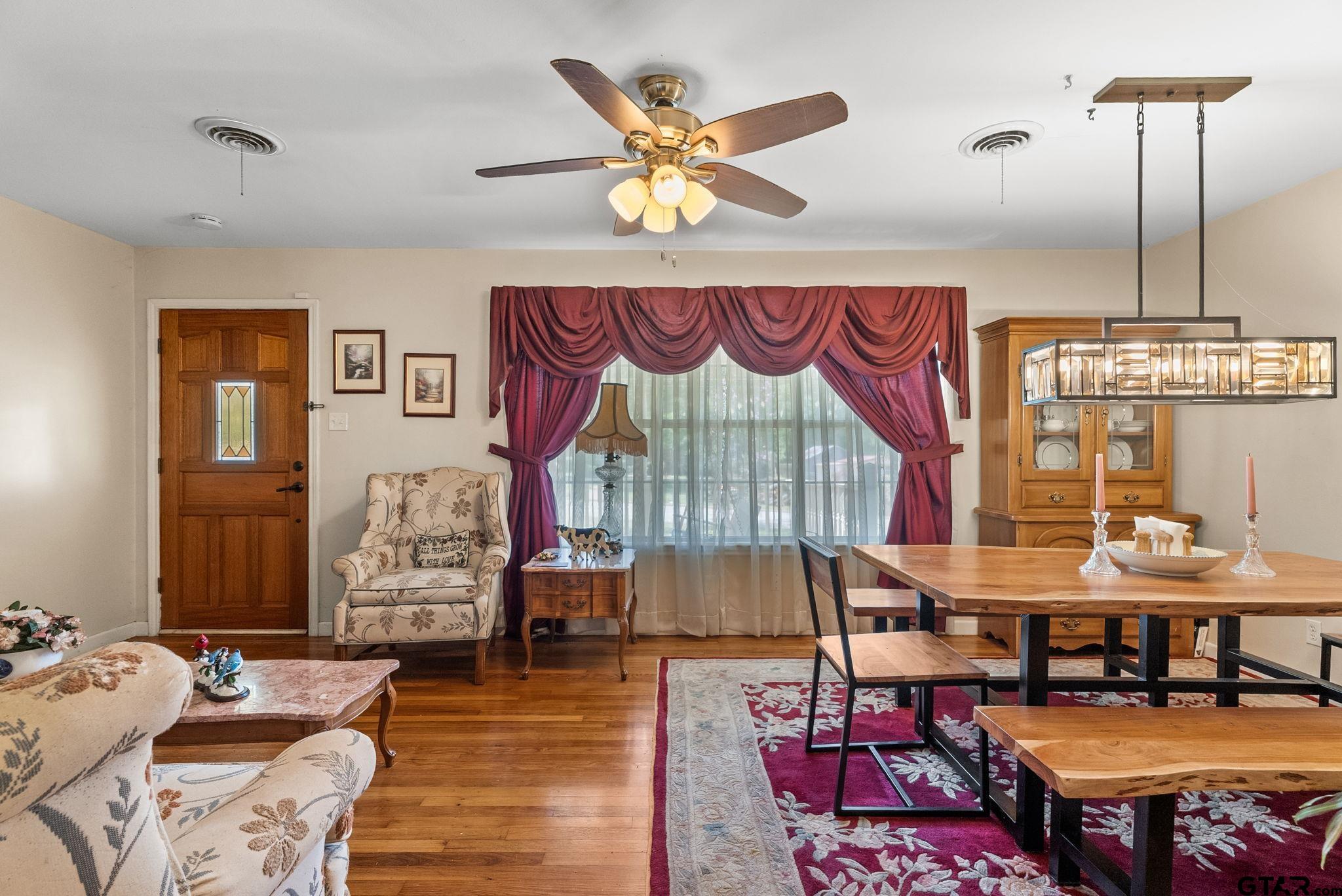 203 Pecan St