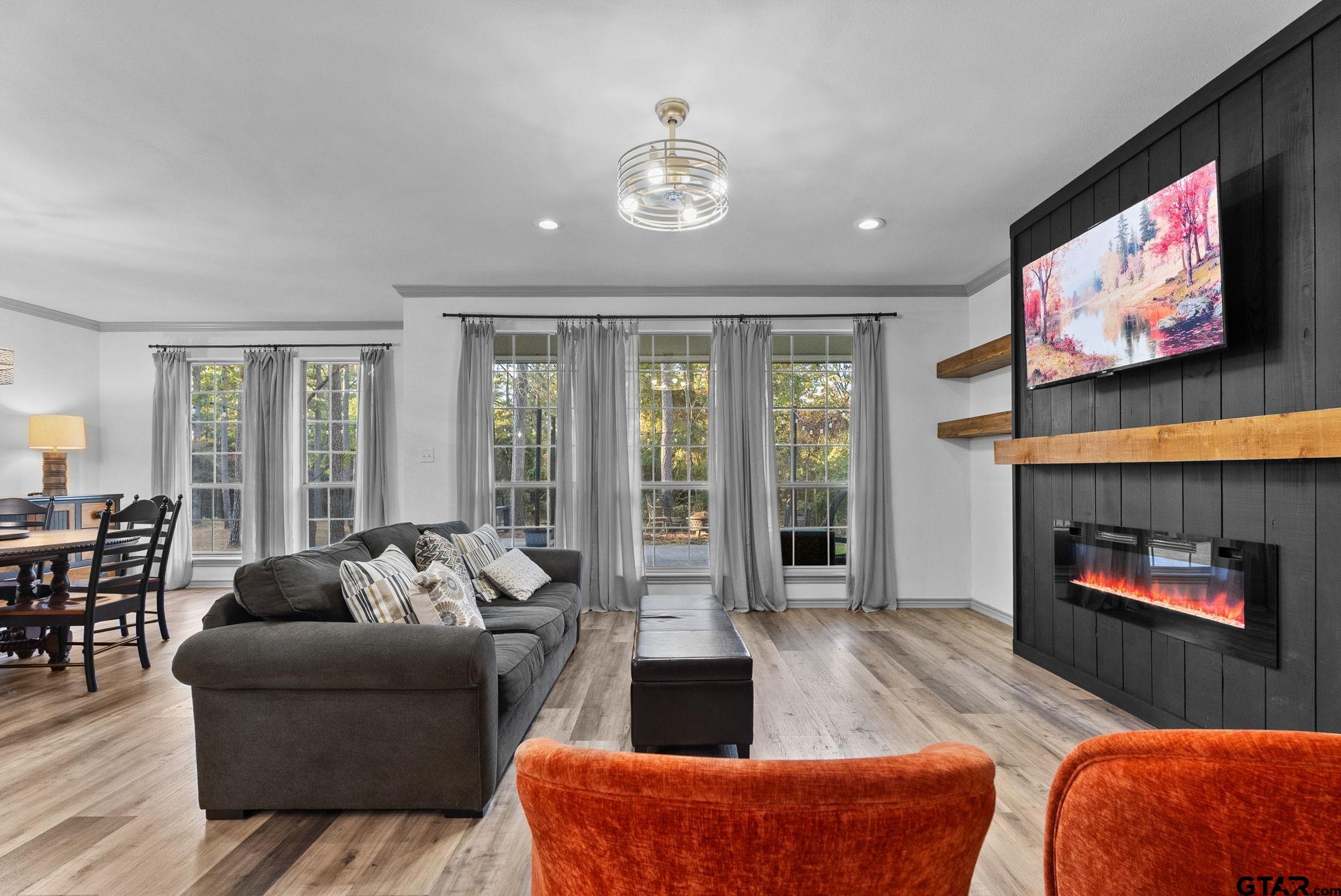 18406 Clear Lake
