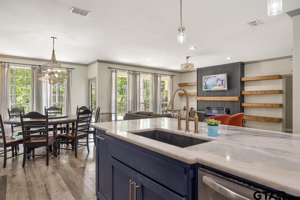 18406 Clear Lake