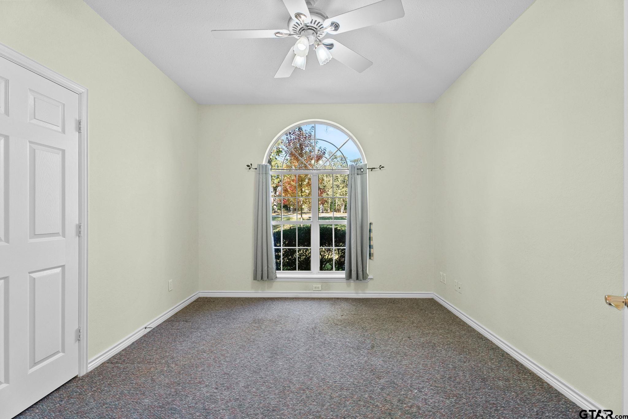 12900 Winding Oak