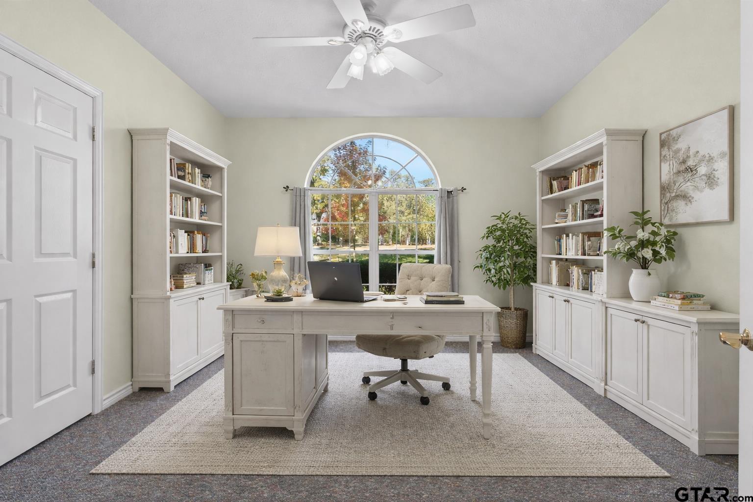 12900 Winding Oak