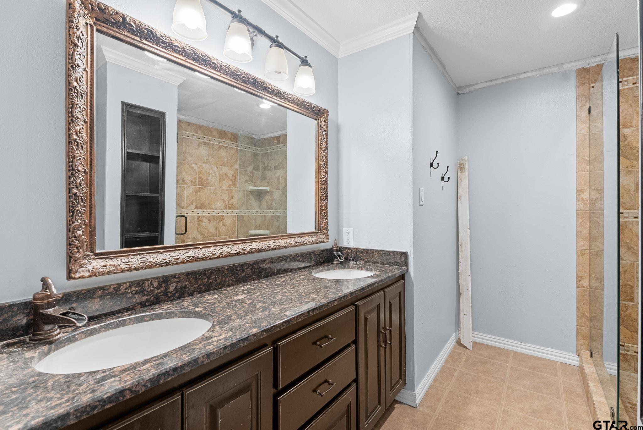 1811 Picadilly Place