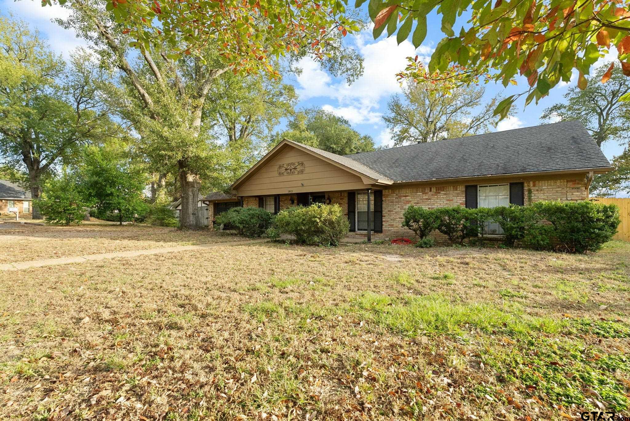1811 Picadilly Place
