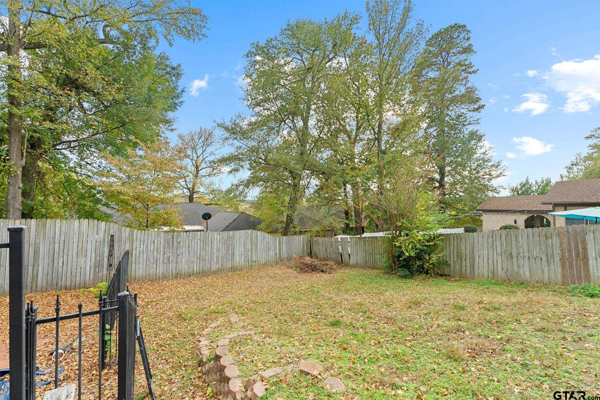 1811 Picadilly Place