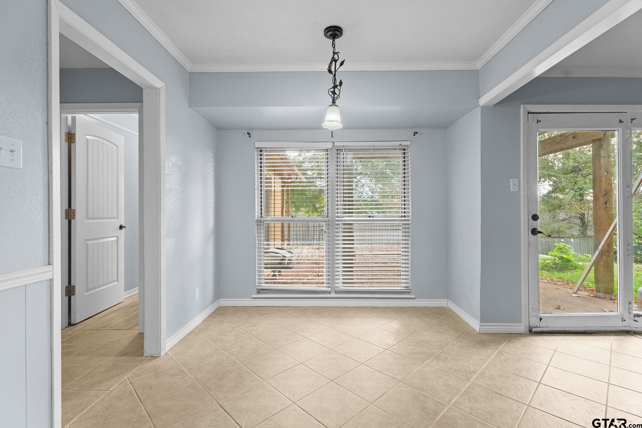 1811 Picadilly Place