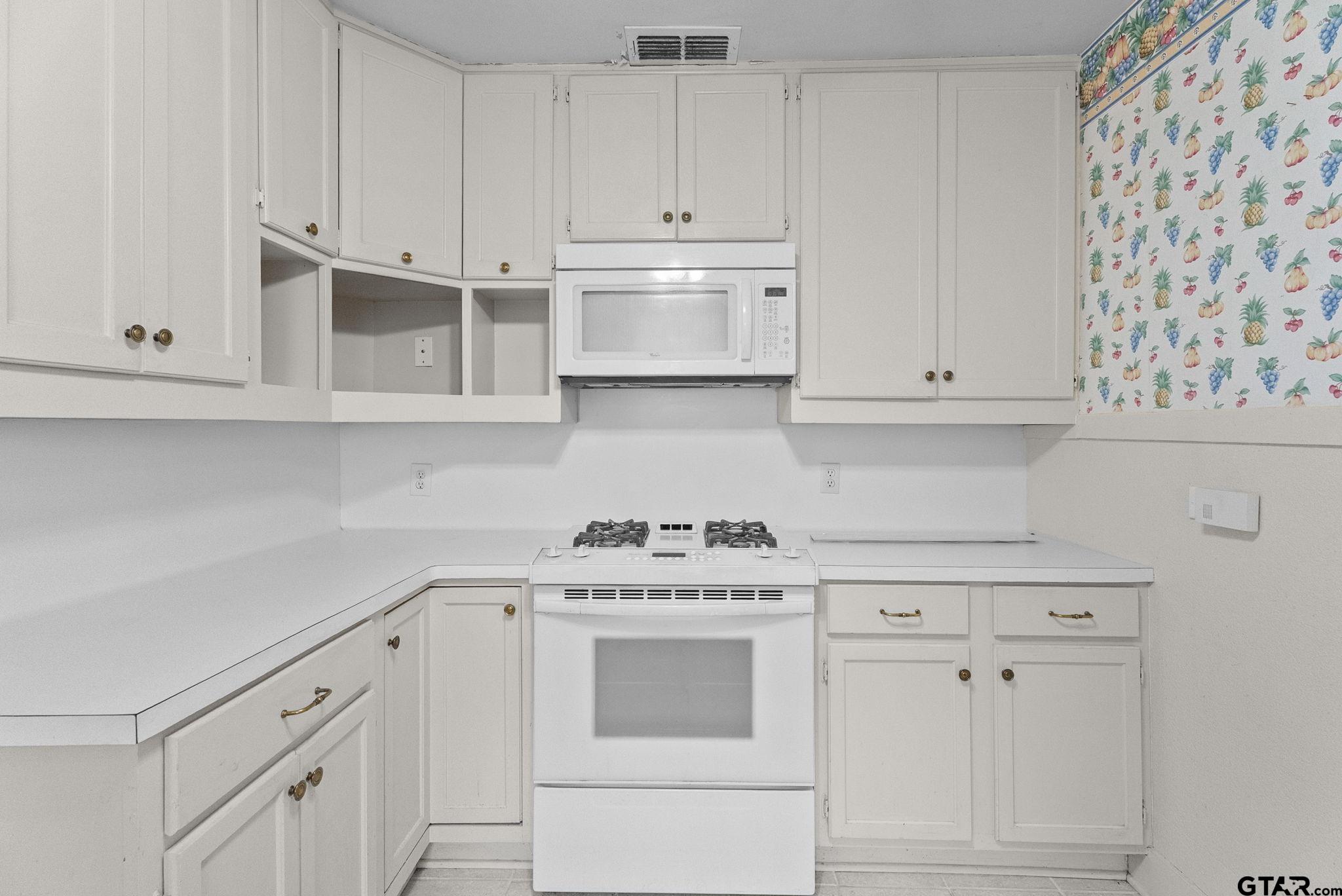 526 W 6th St