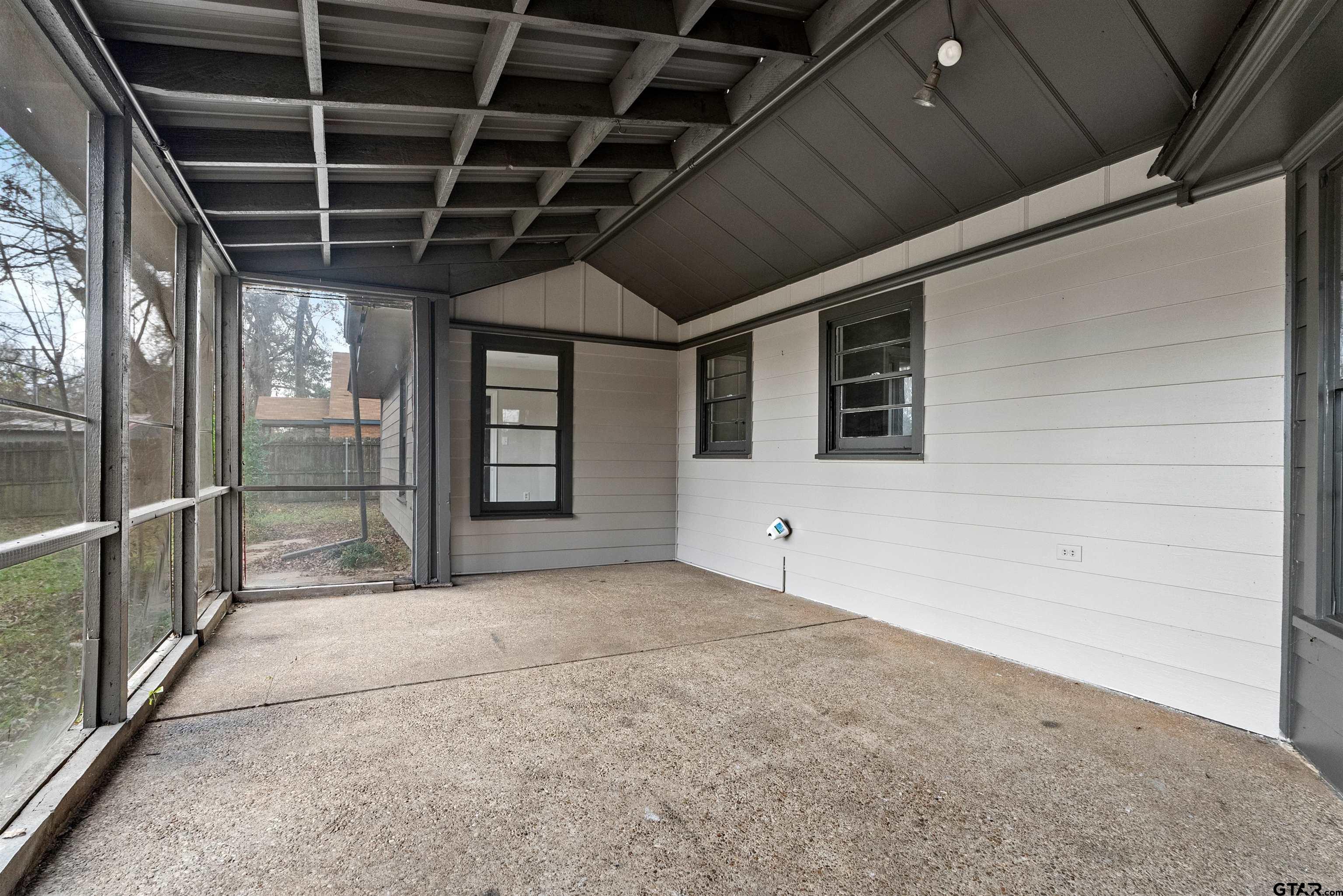 617 Nacogdoches