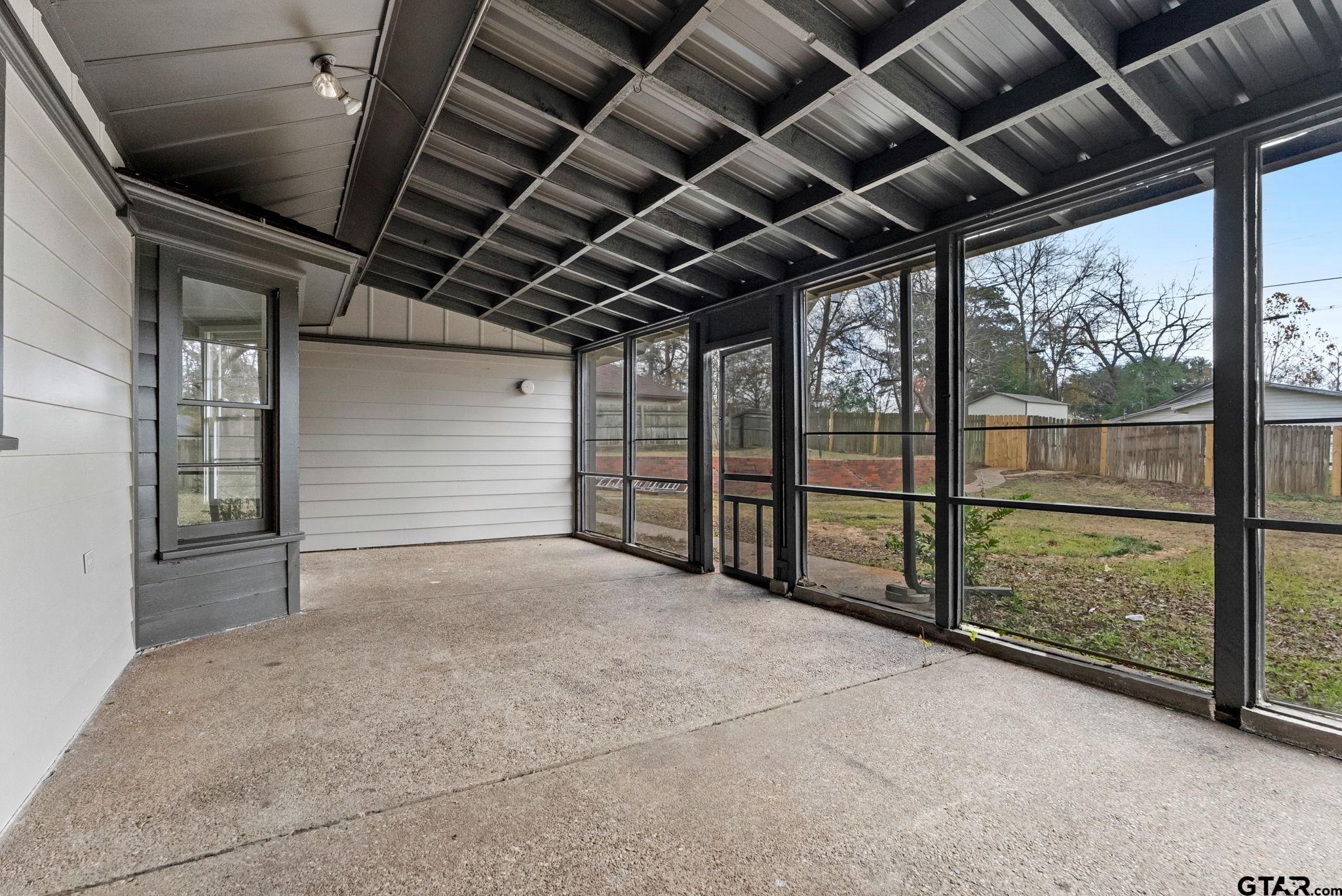 617 Nacogdoches
