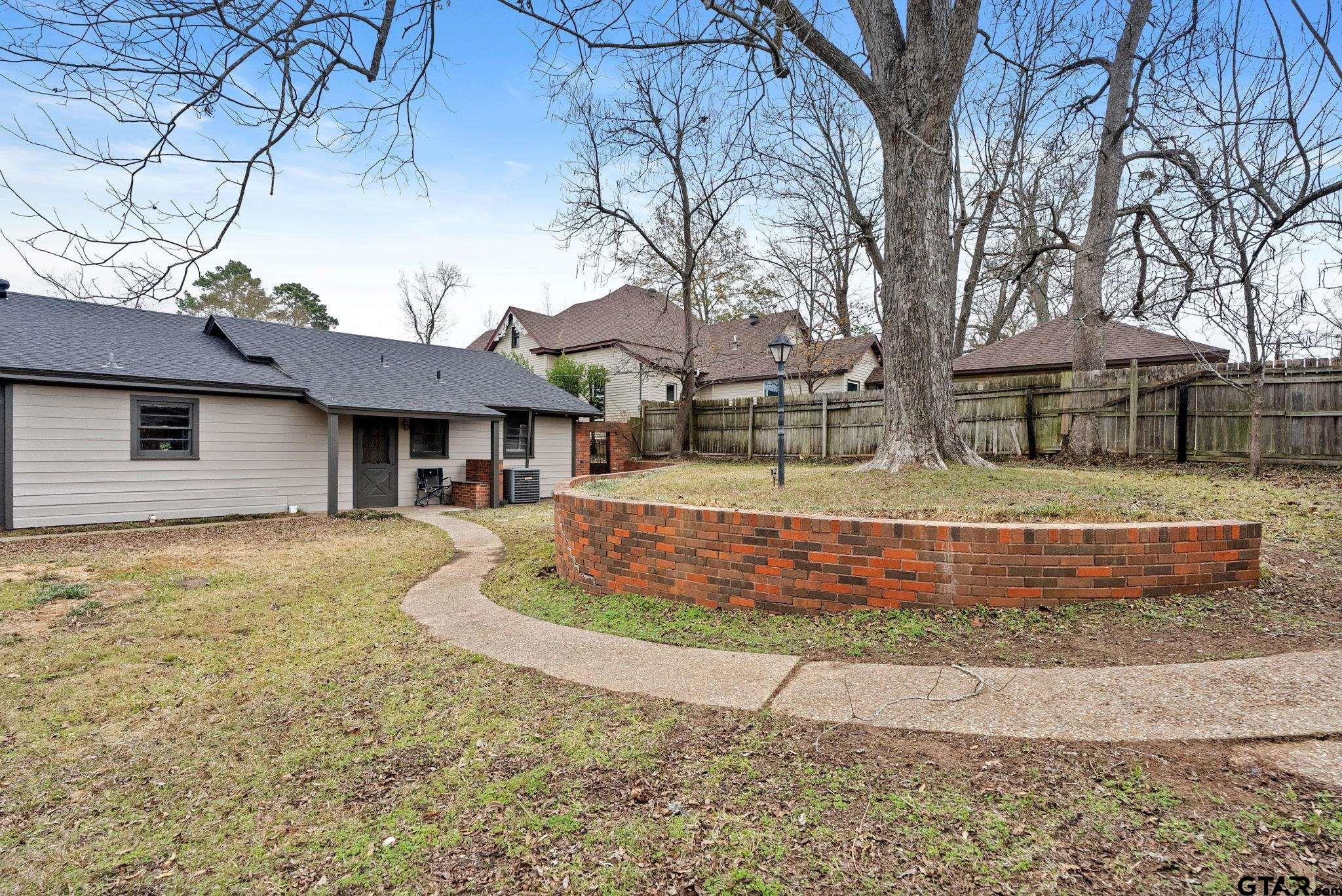 617 Nacogdoches