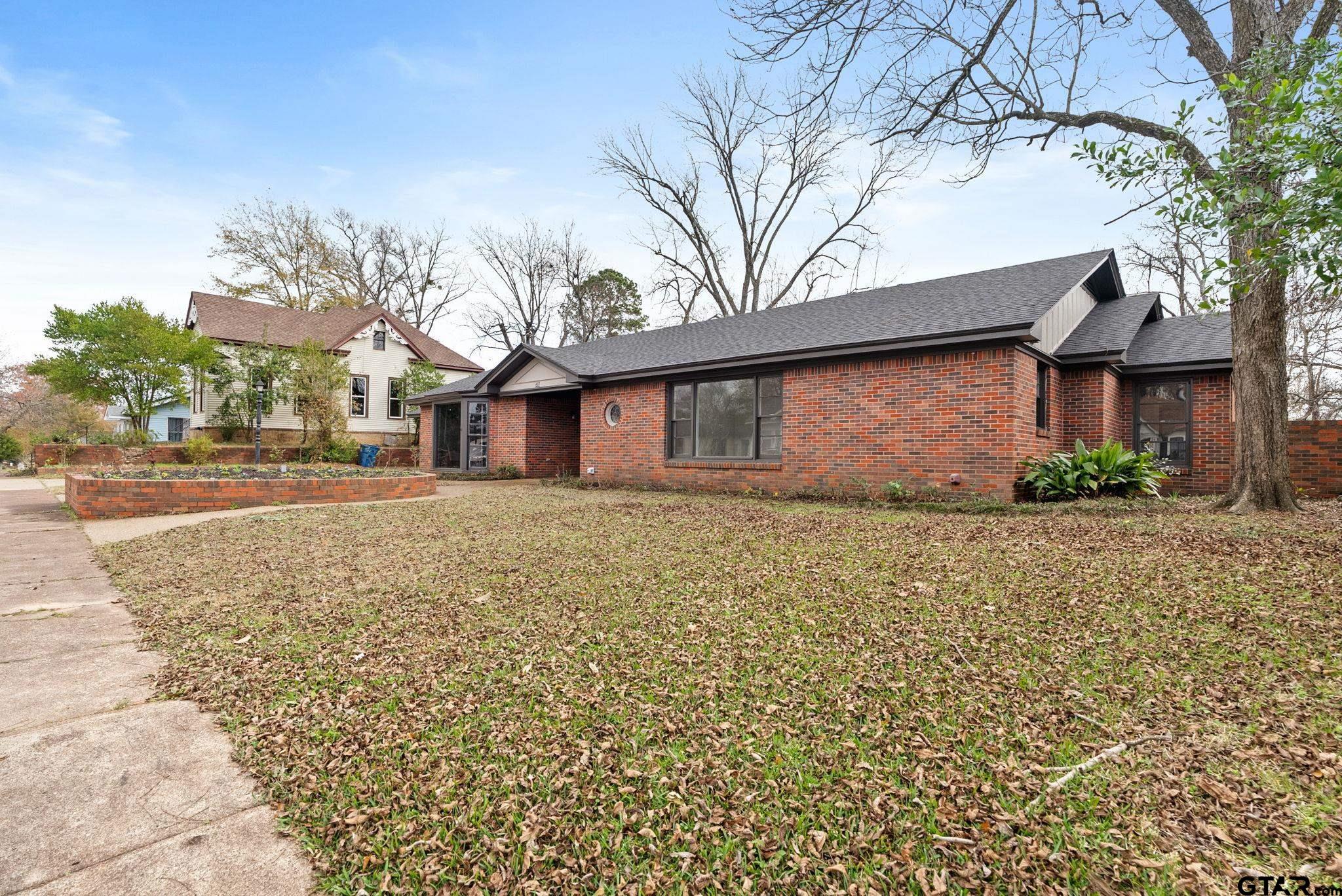 617 Nacogdoches