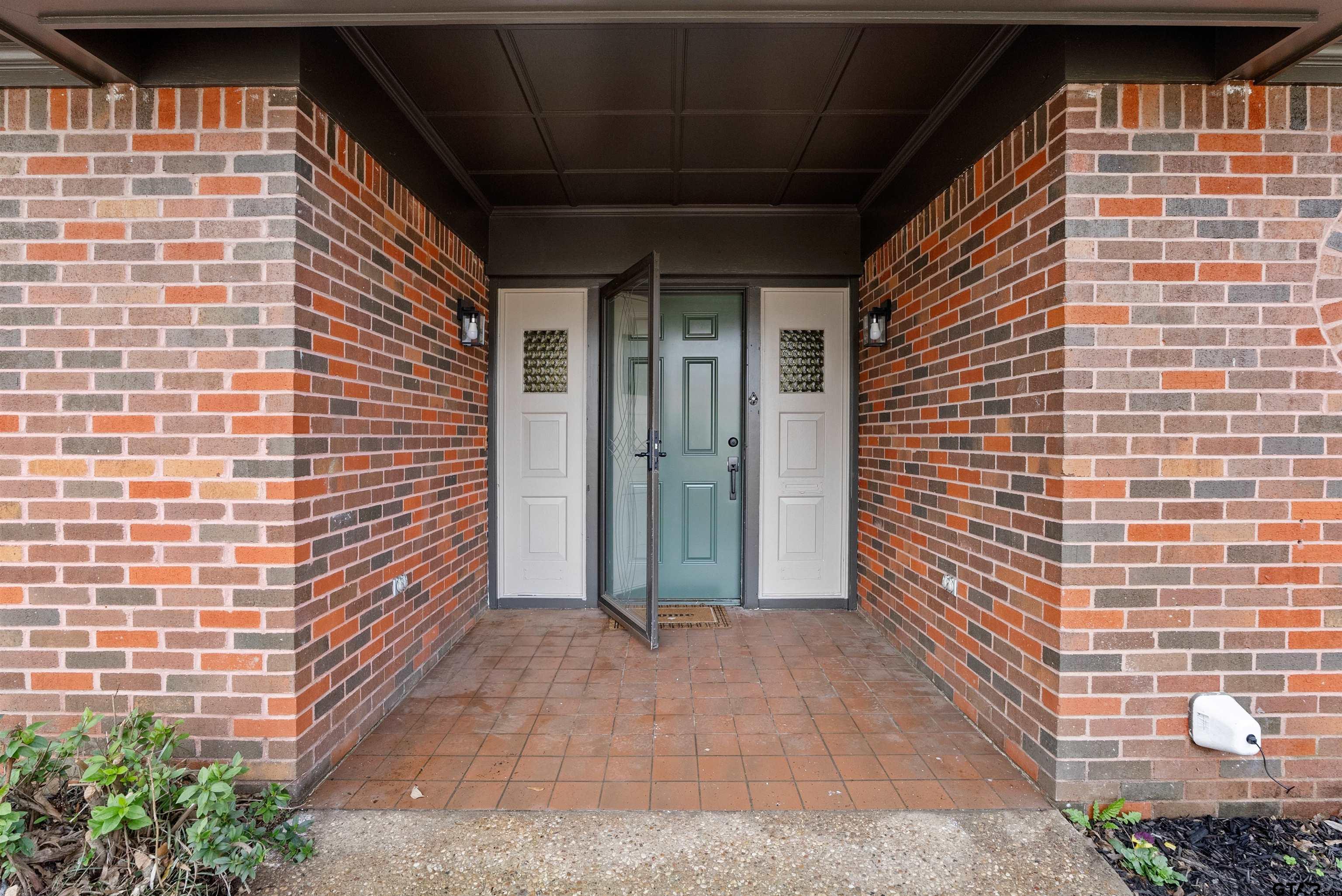 617 Nacogdoches