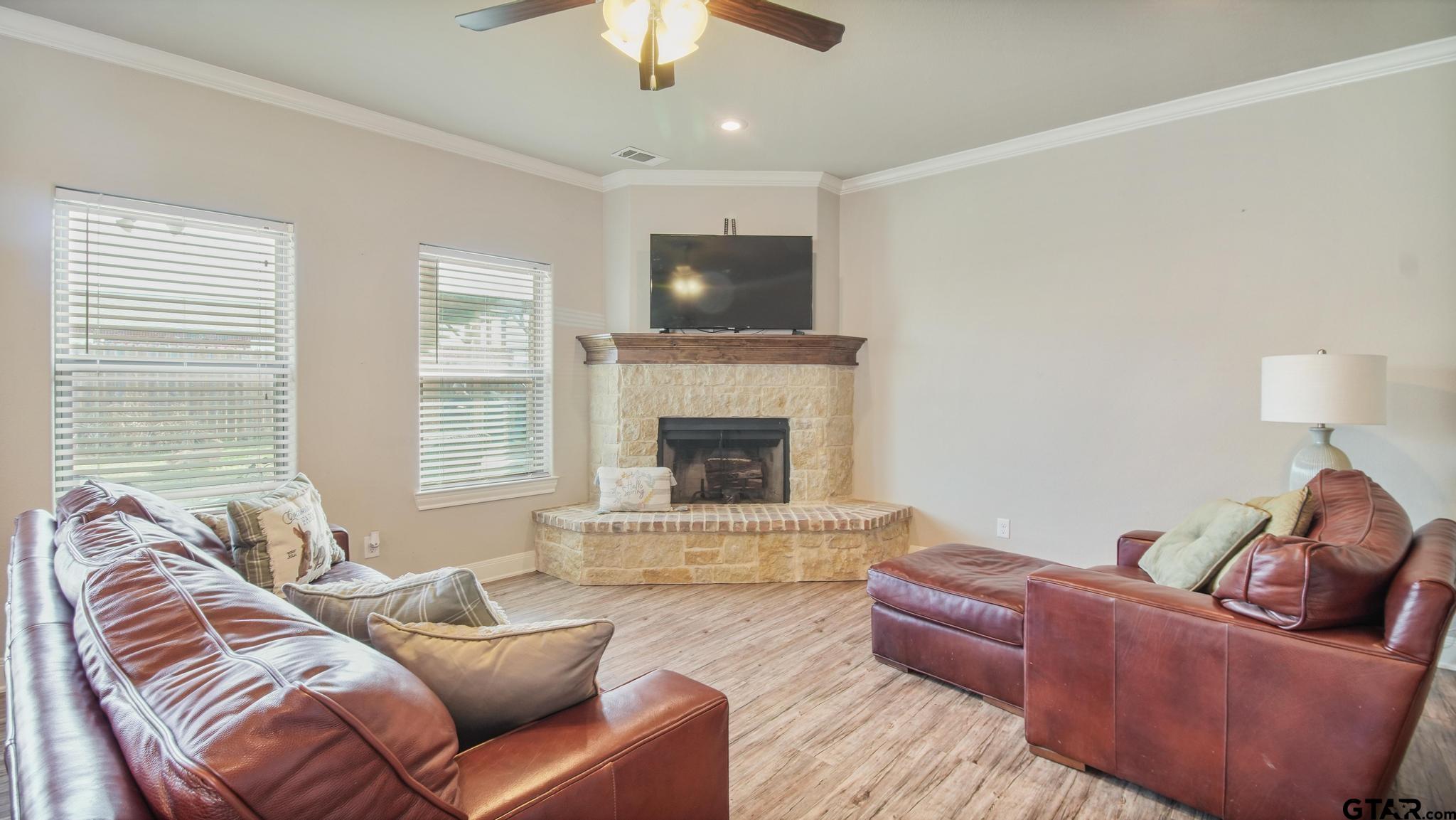 129 Oak Springs Loop