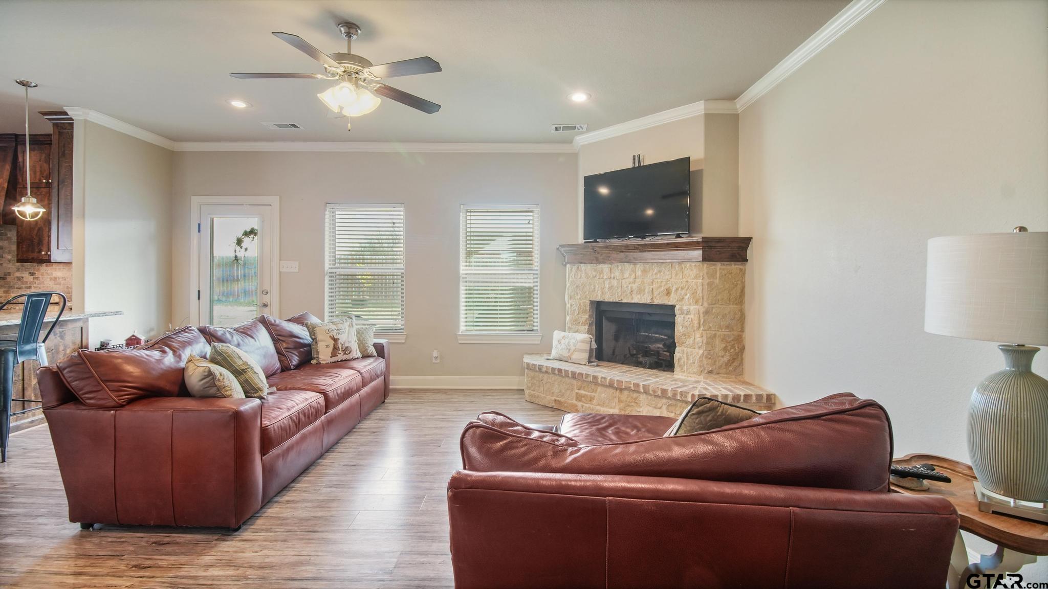 129 Oak Springs Loop