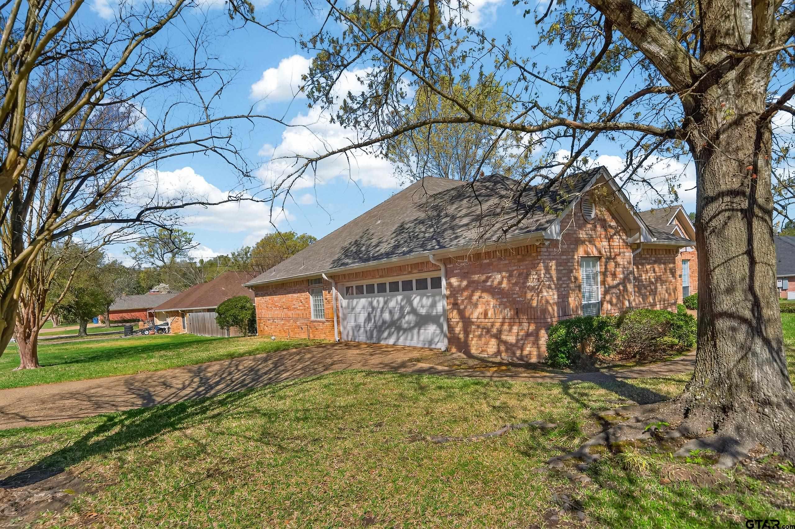 1106 Lonnie Dr
