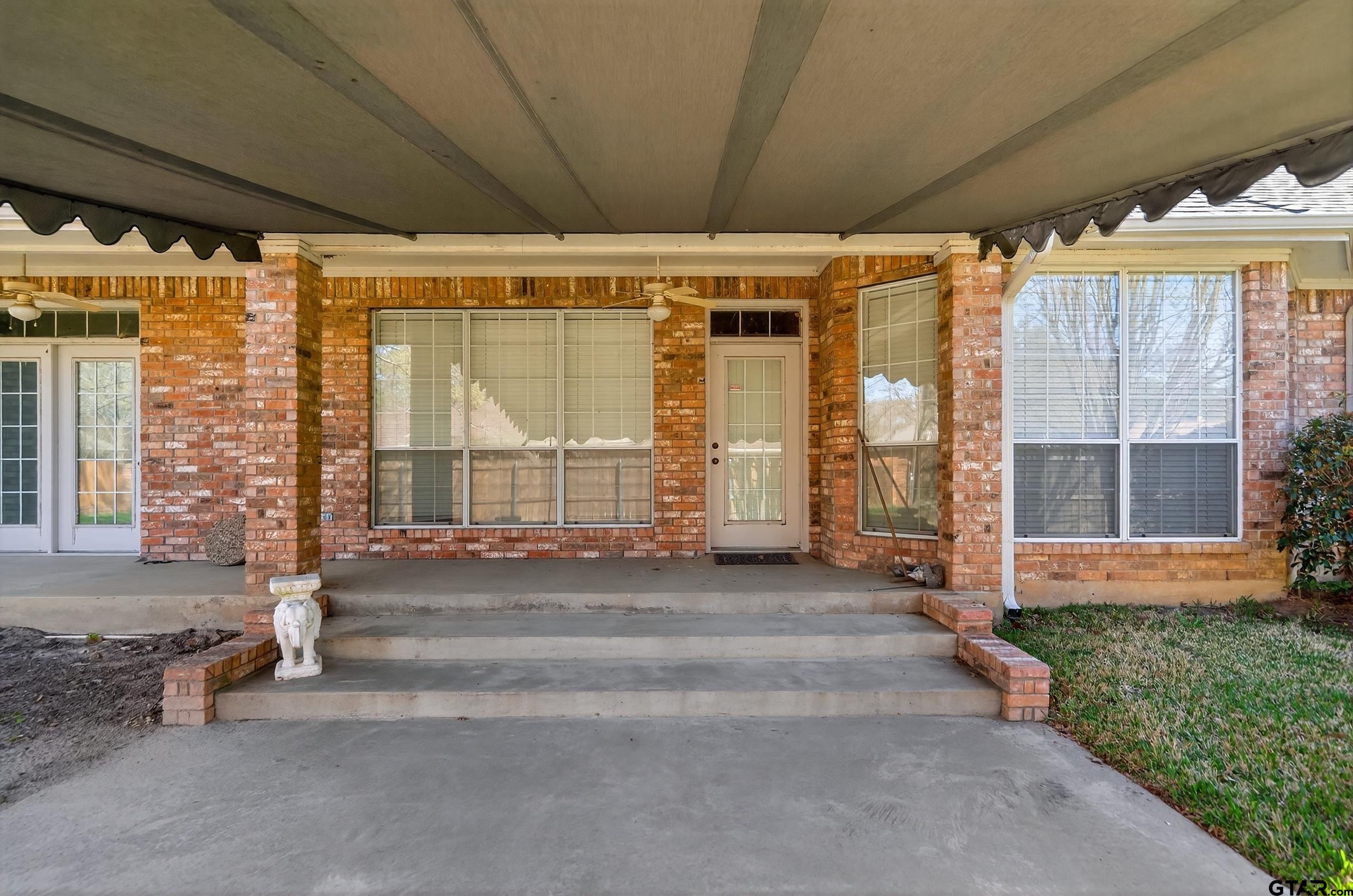 1106 Lonnie Dr