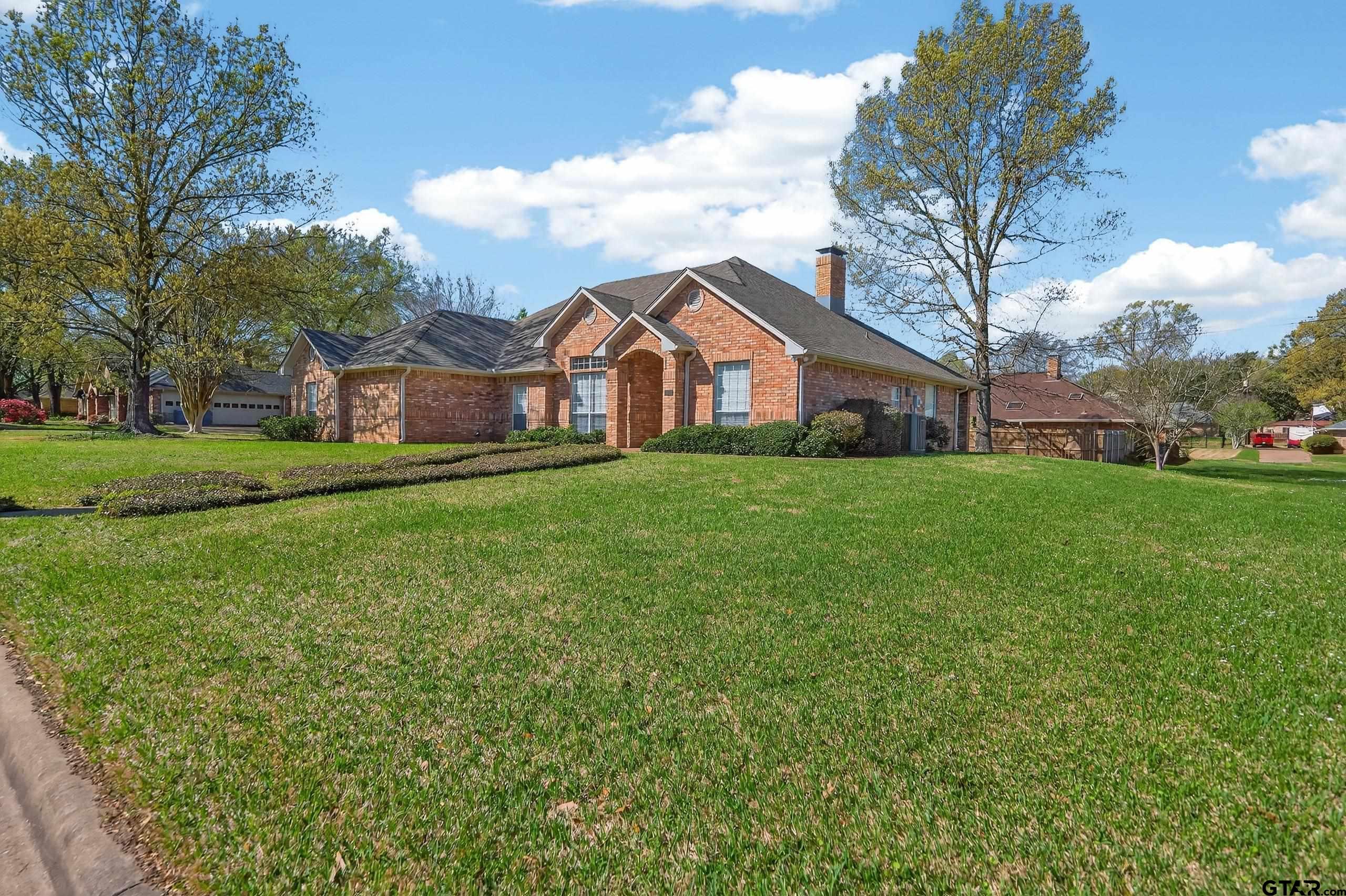 1106 Lonnie Dr