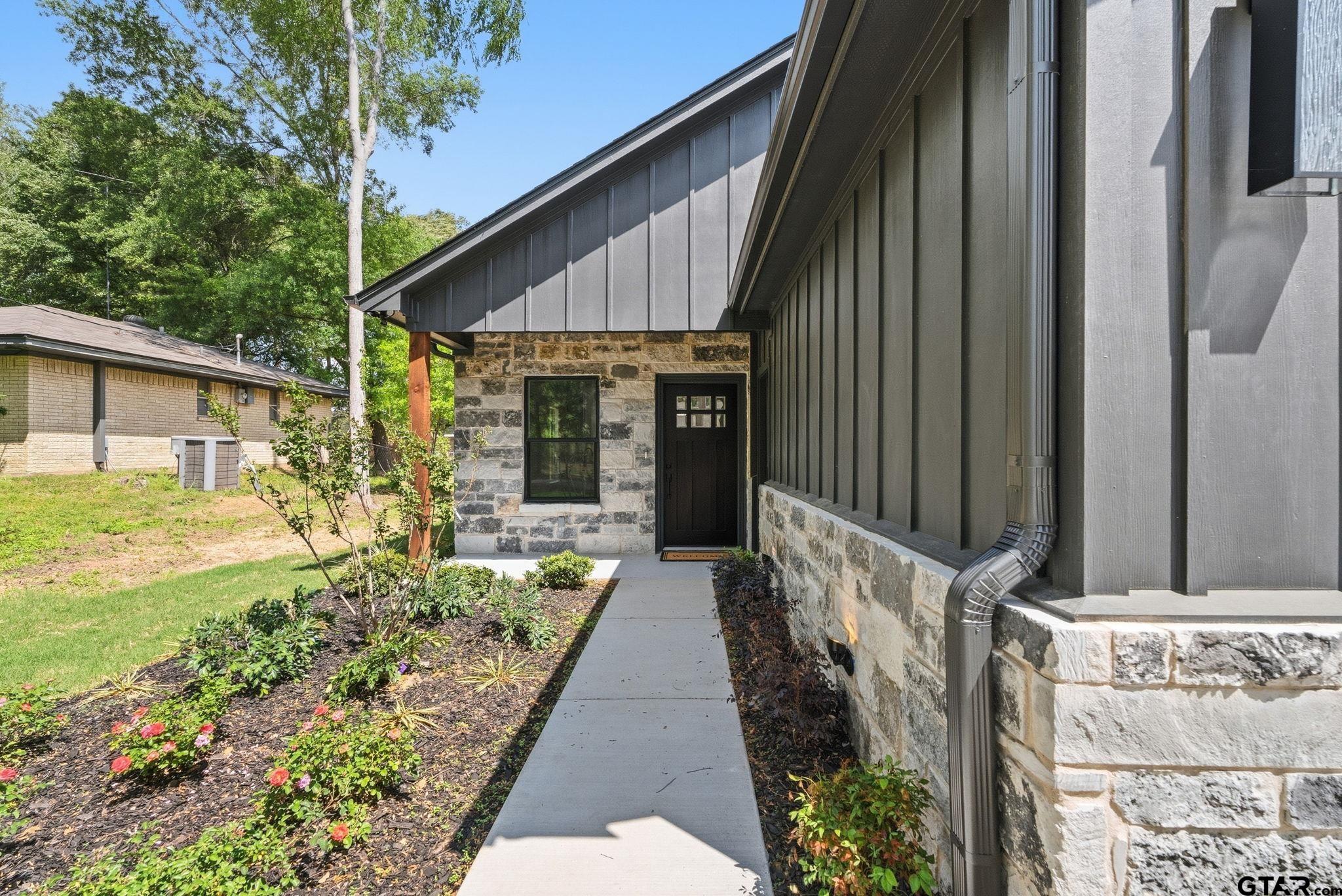 11029 Forest Lane