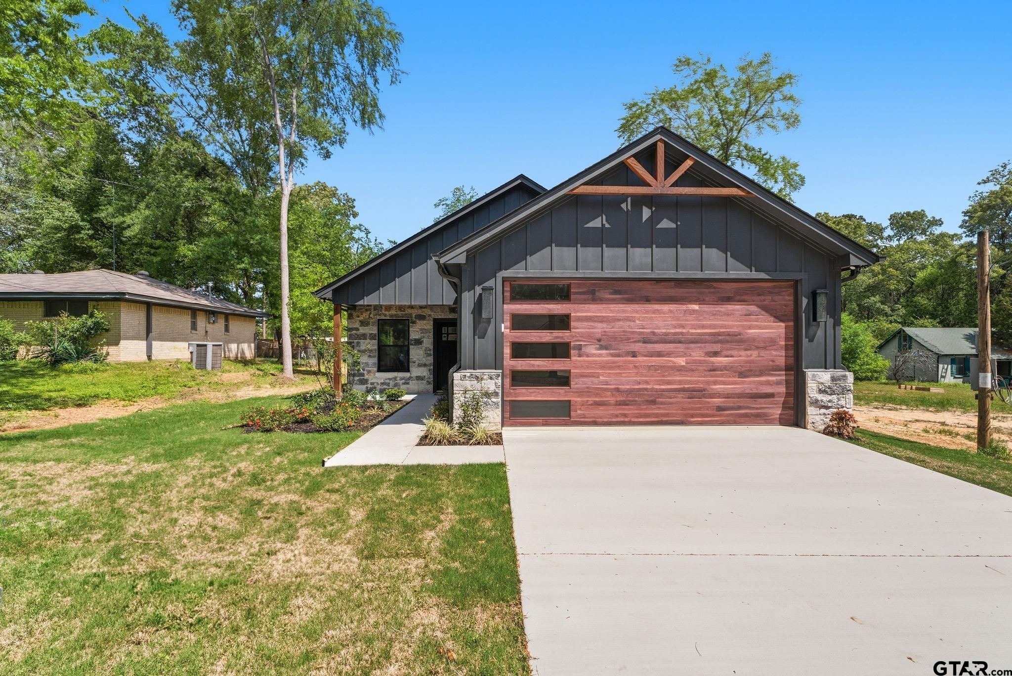11029 Forest Lane