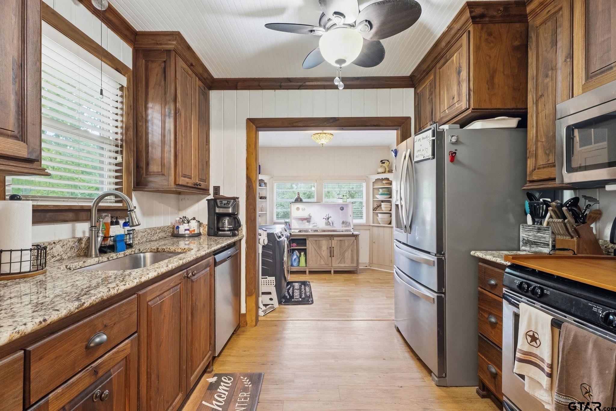 1011 W Rusk