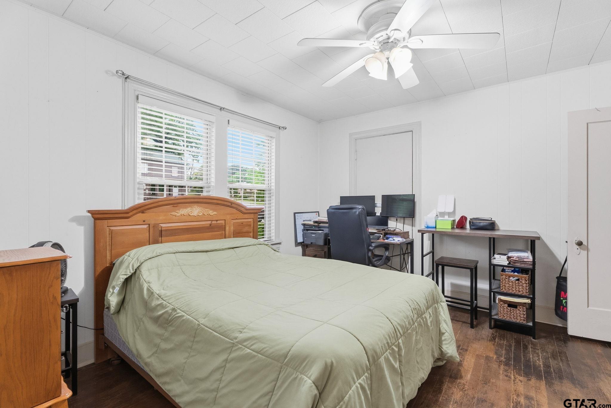 1011 W Rusk