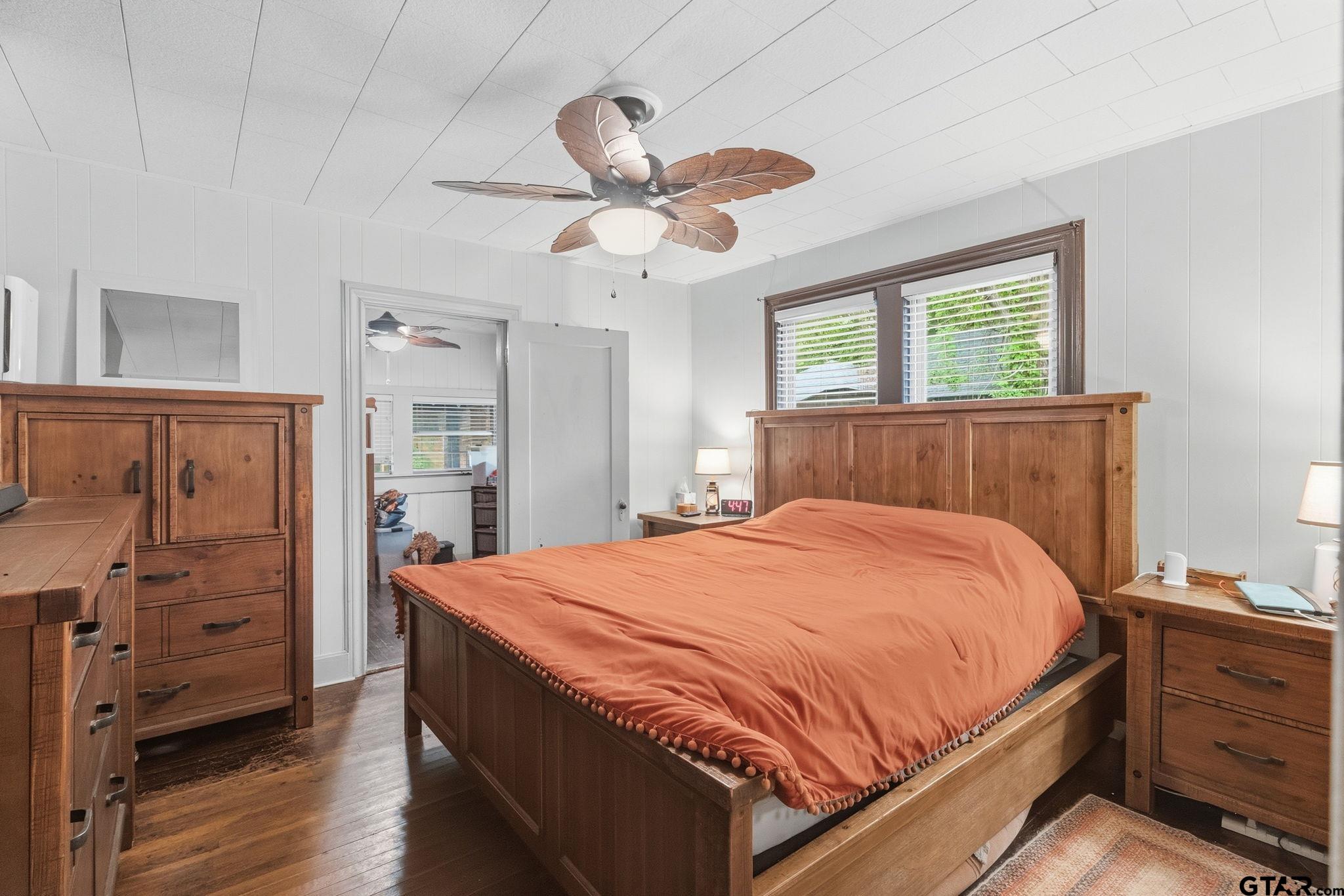 1011 W Rusk