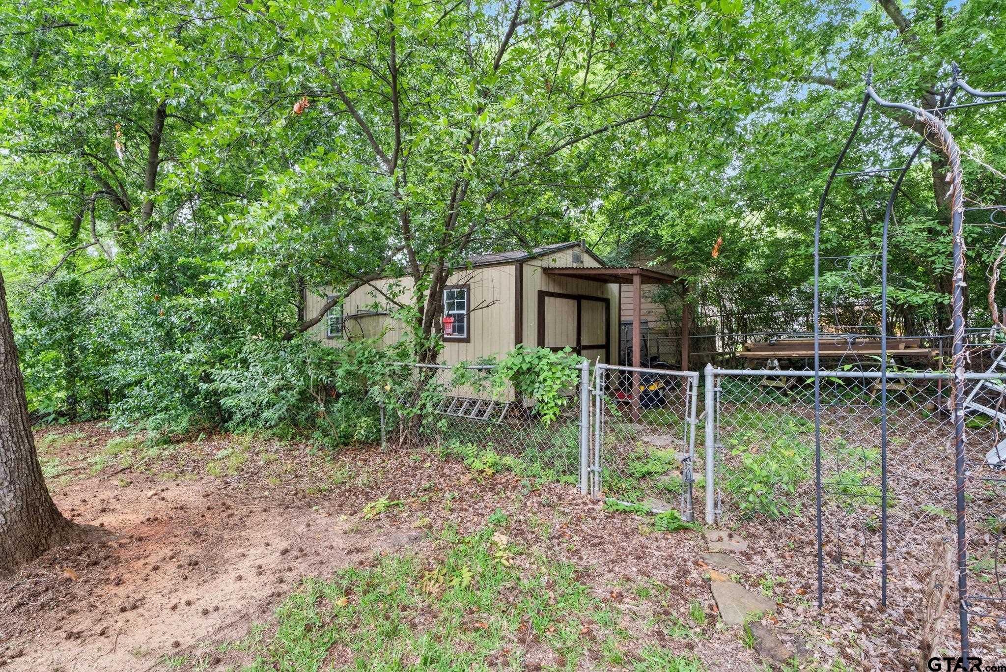 1011 W Rusk