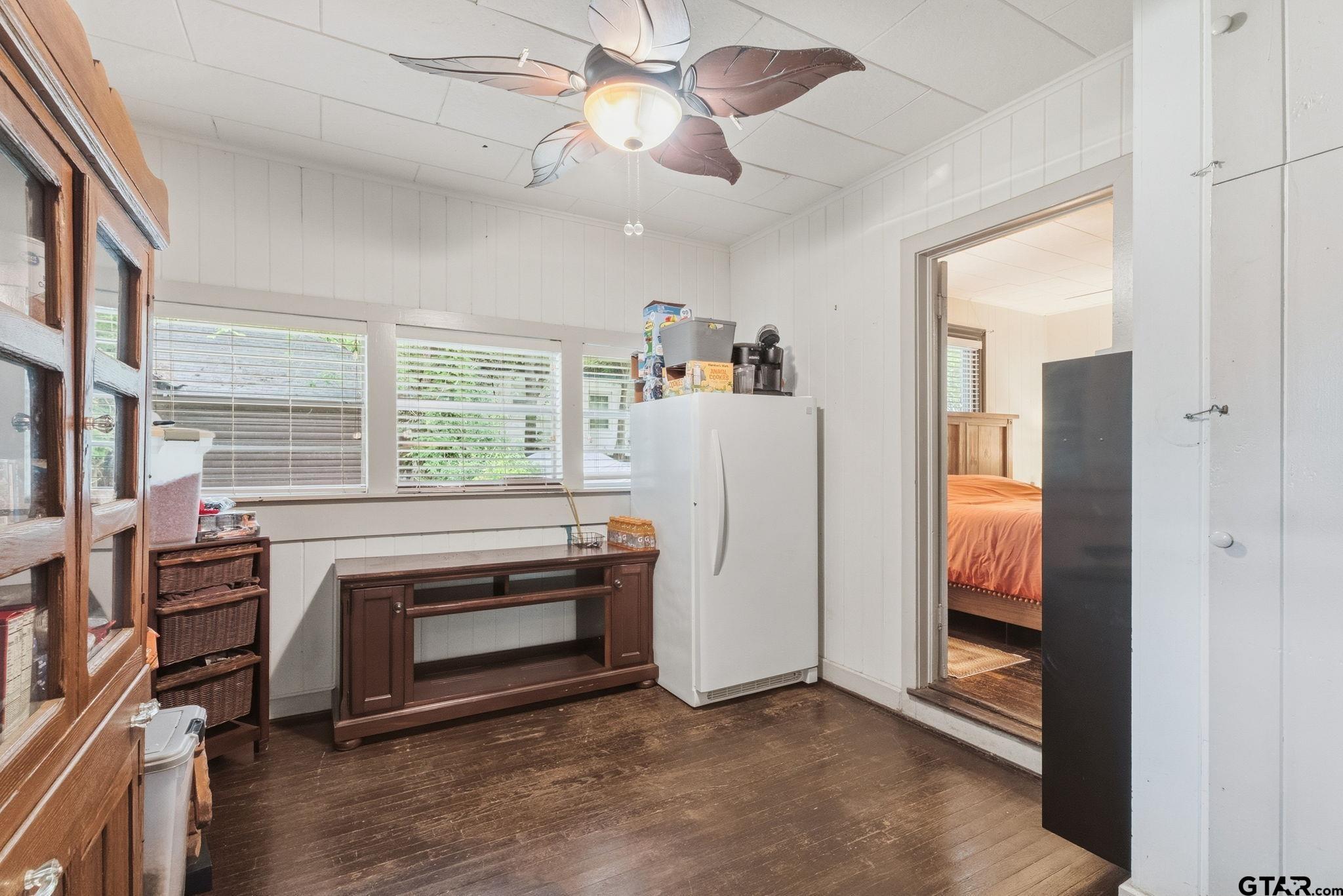 1011 W Rusk
