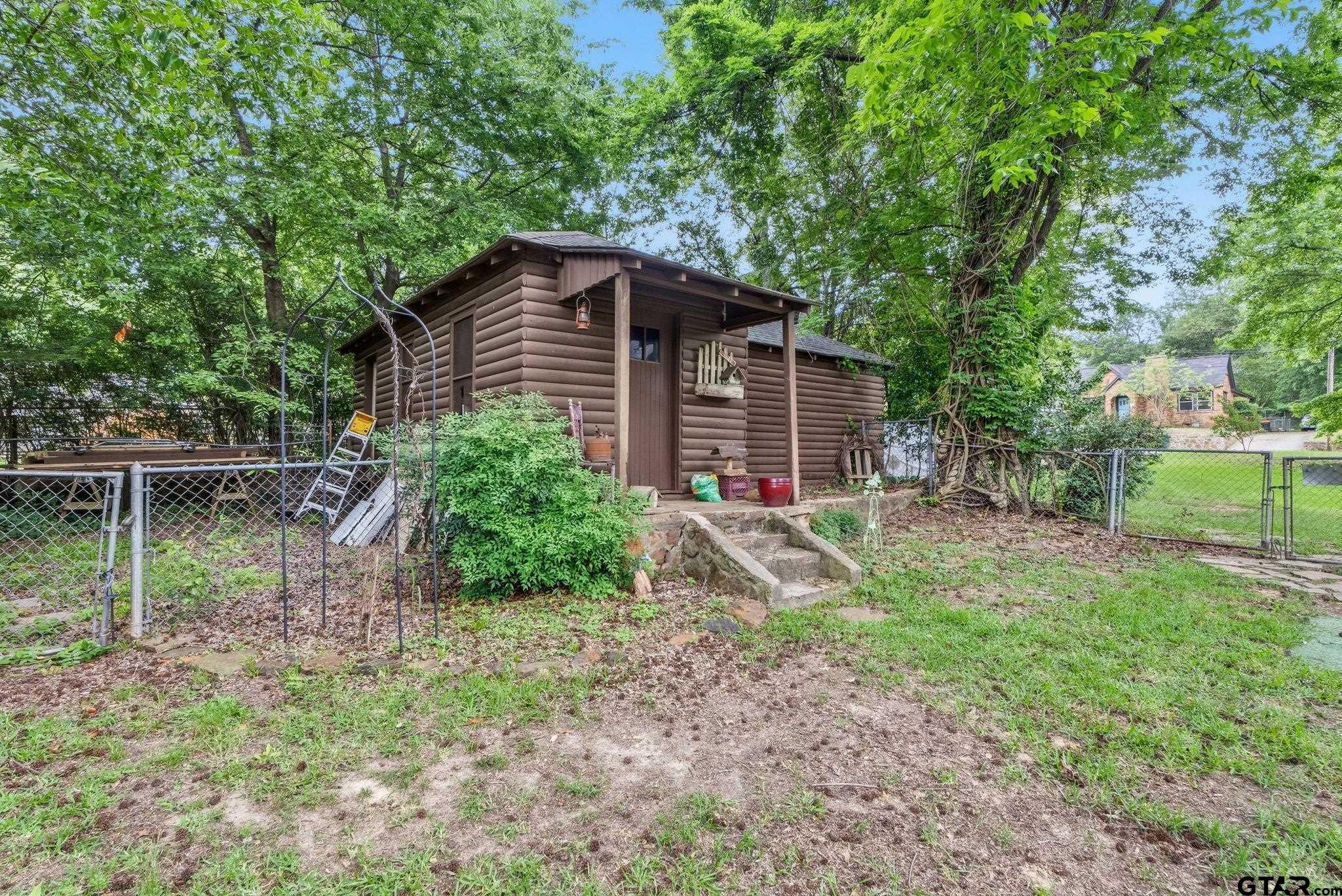 1011 W Rusk