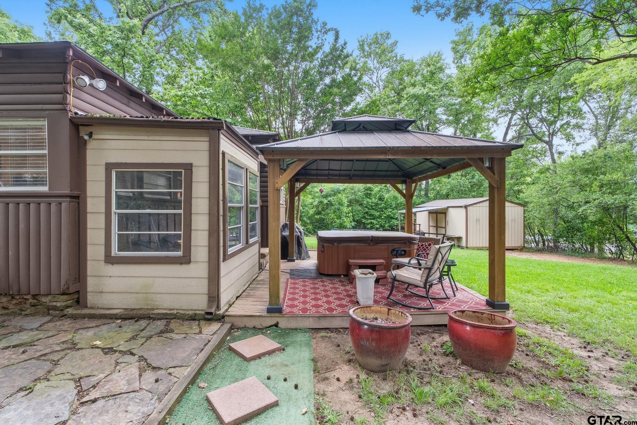 1011 W Rusk