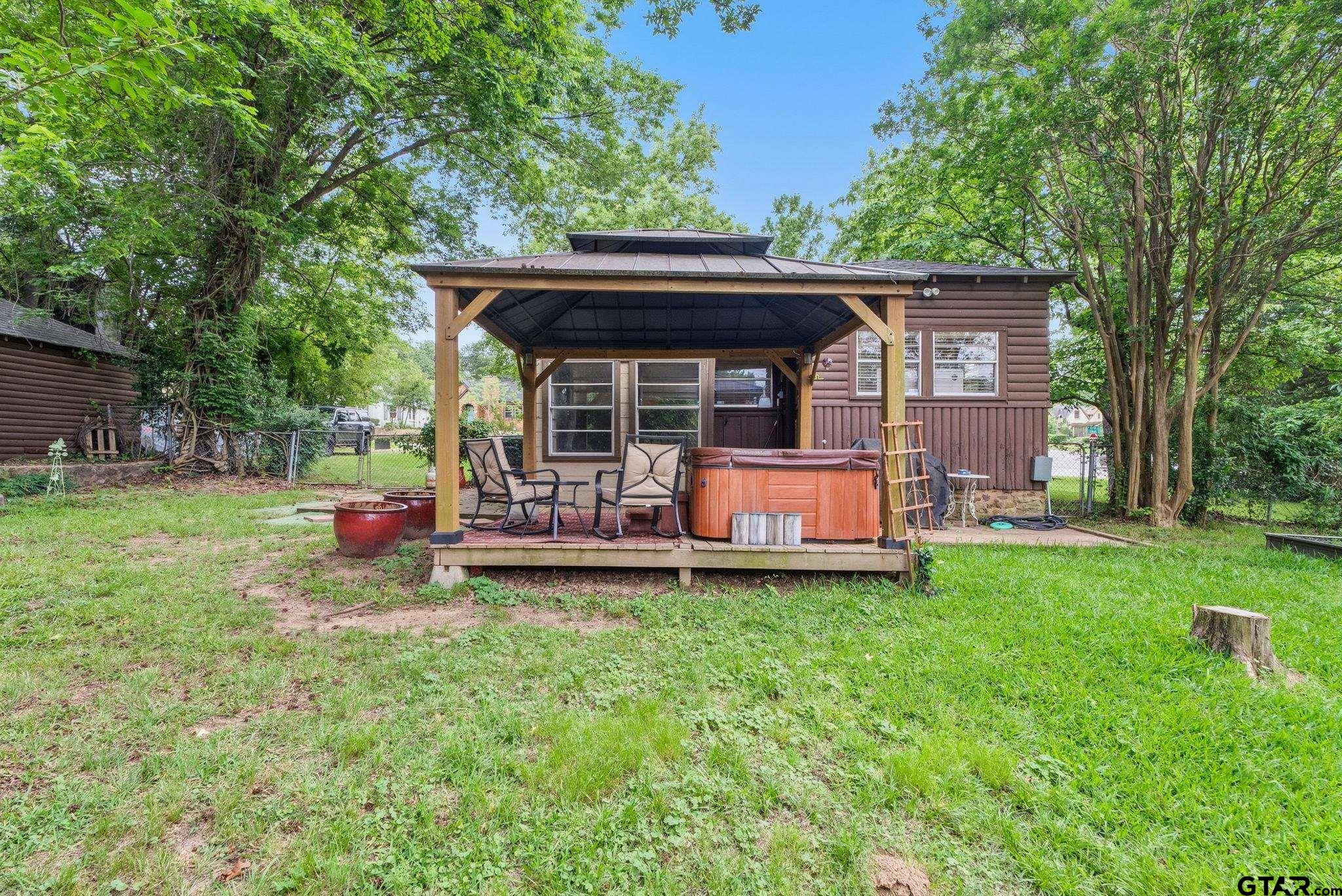 1011 W Rusk