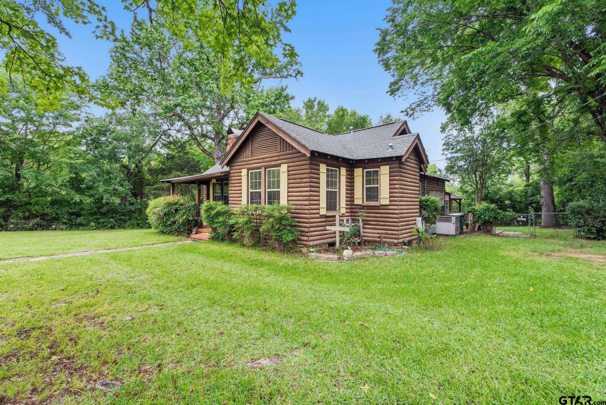 1011 W Rusk