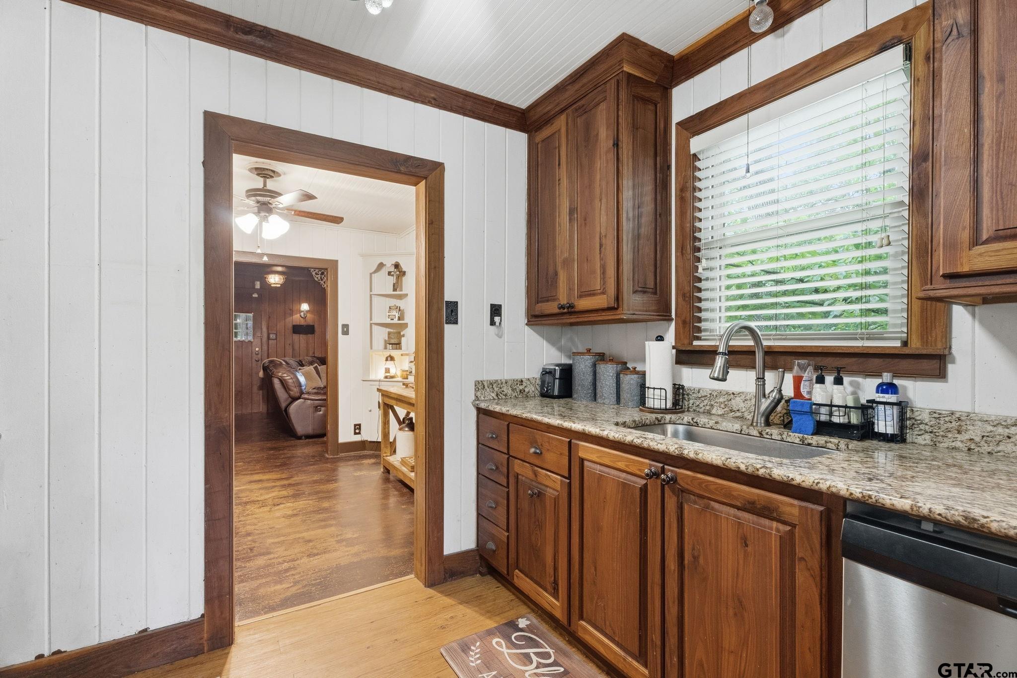 1011 W Rusk